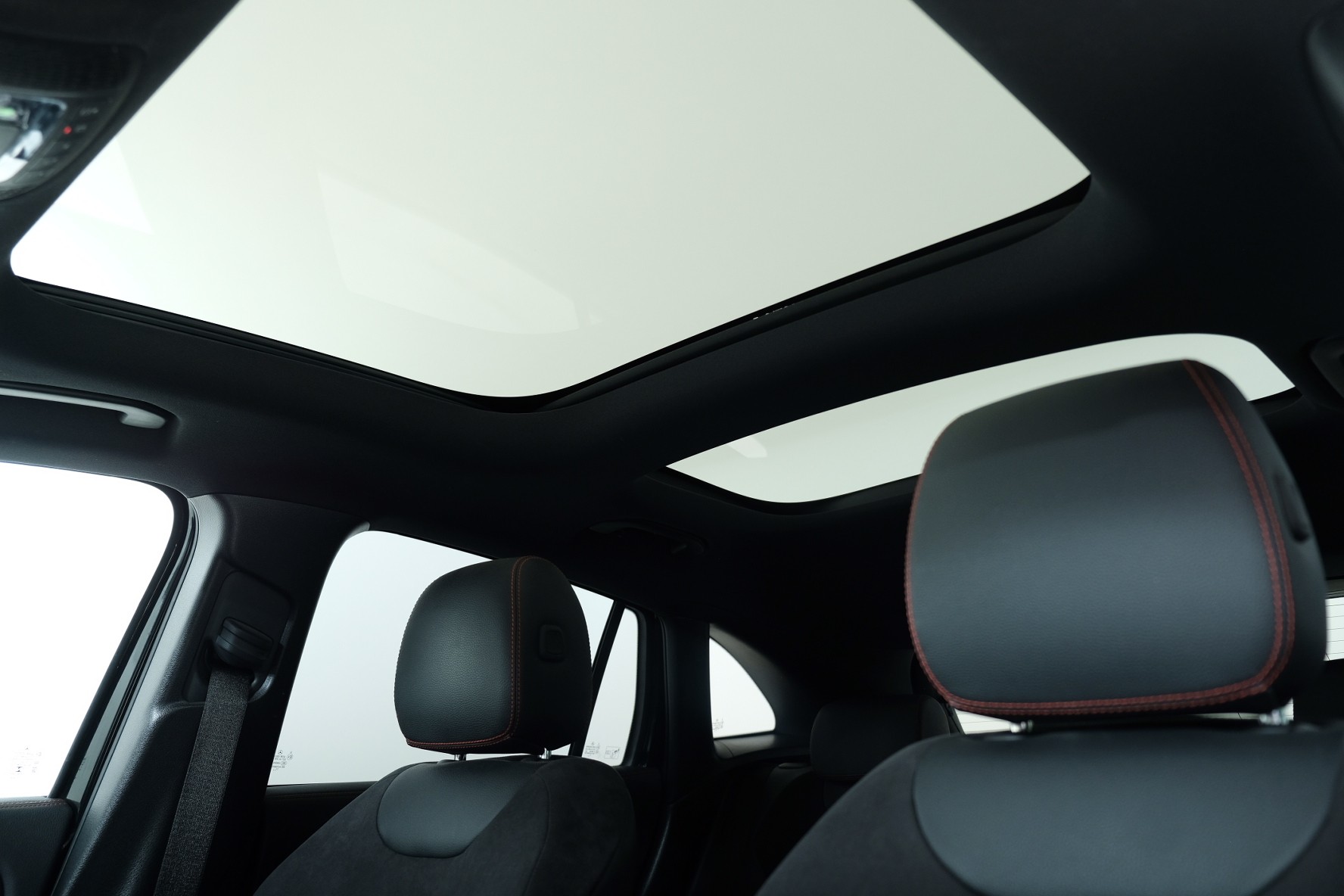 MERCEDES-BENZ EQA 250 AMG Line-image-9