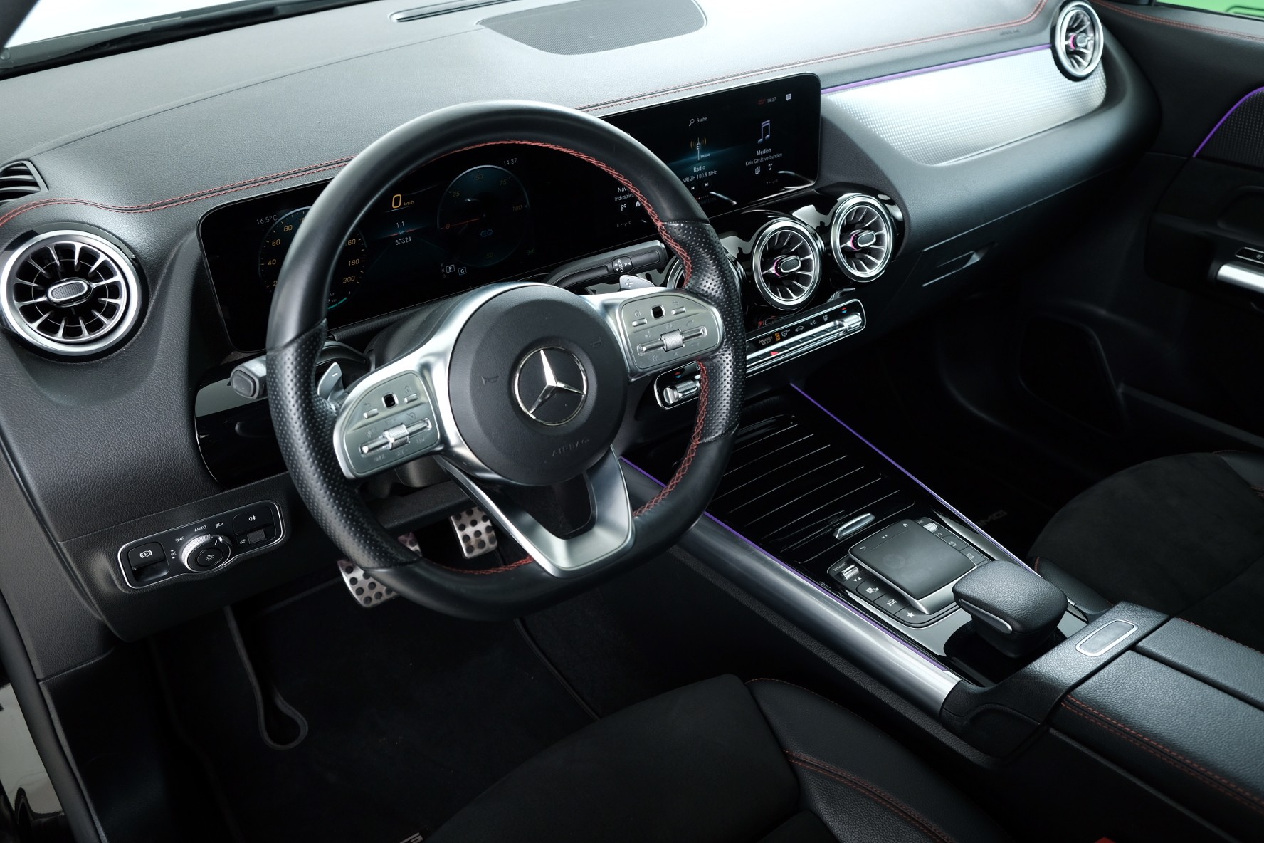 MERCEDES-BENZ EQA 250 AMG Line-image-8