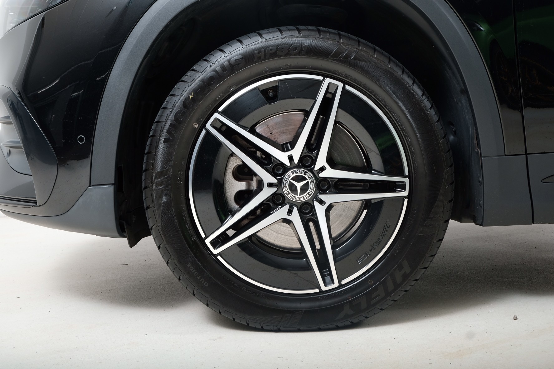MERCEDES-BENZ EQA 250 AMG Line-showroom-element-2