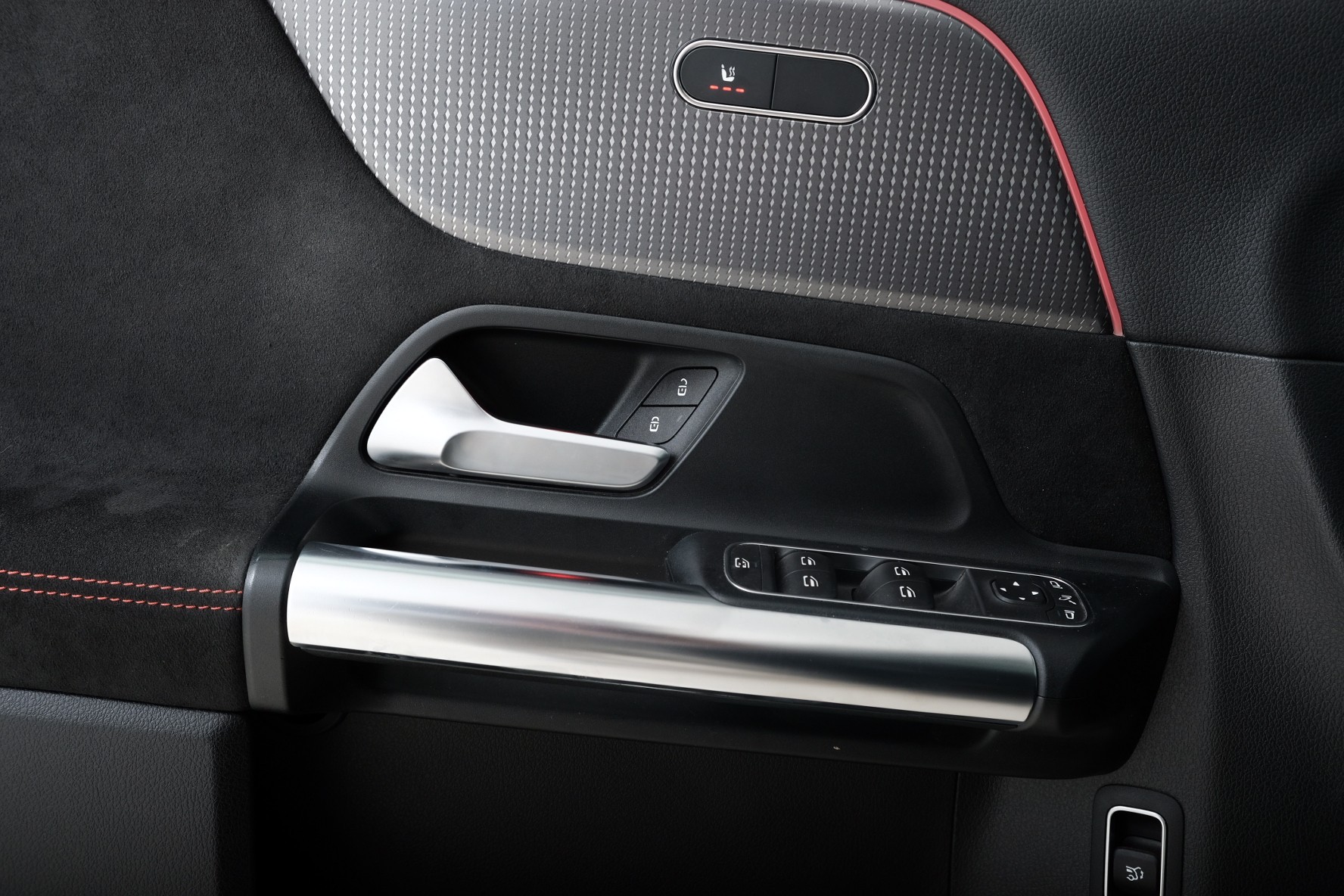 MERCEDES-BENZ EQA 250 AMG Line-image-13