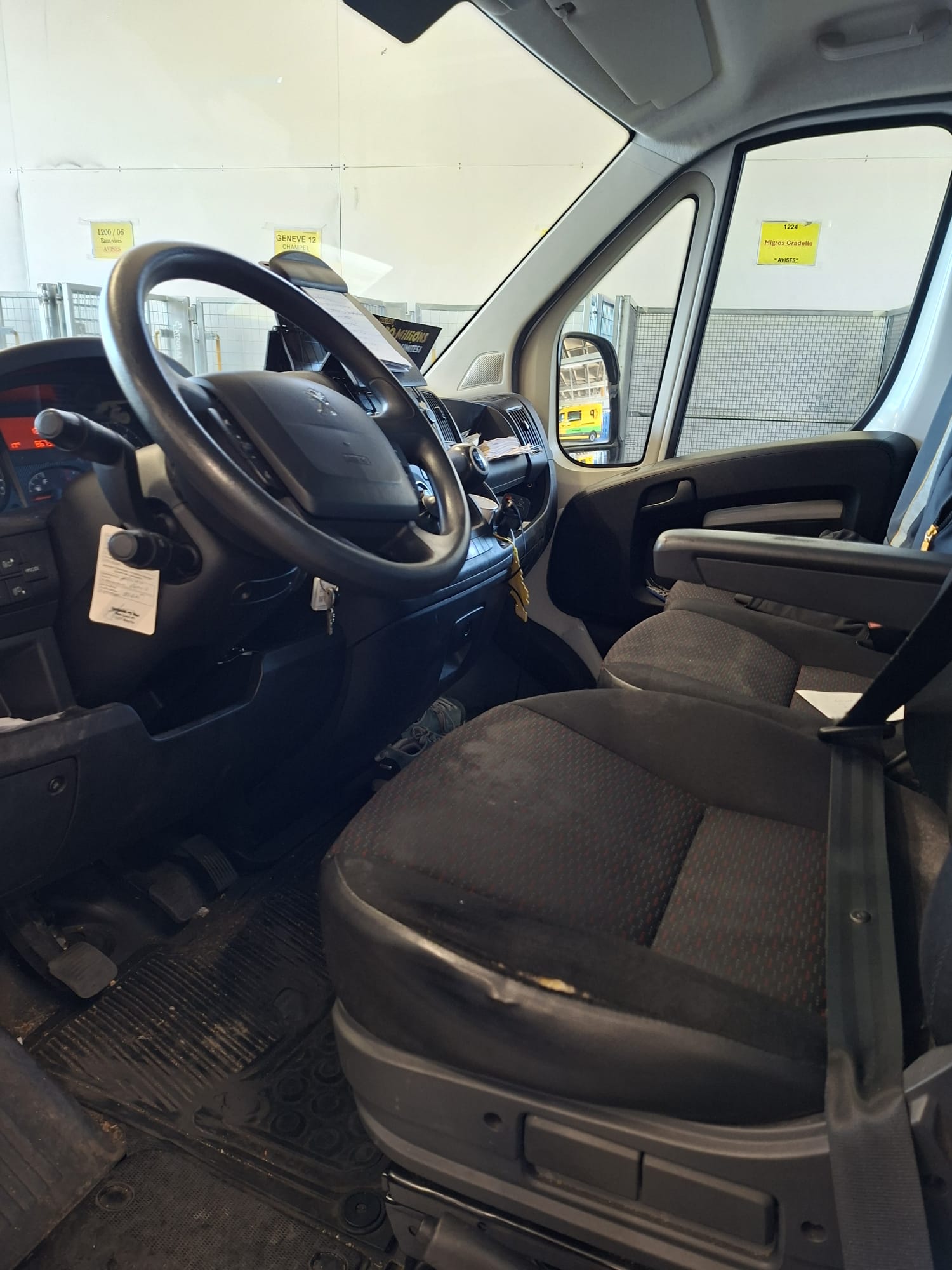 PEUGEOT Boxer 2.2 HDI 435 Premium L4H3-image-1