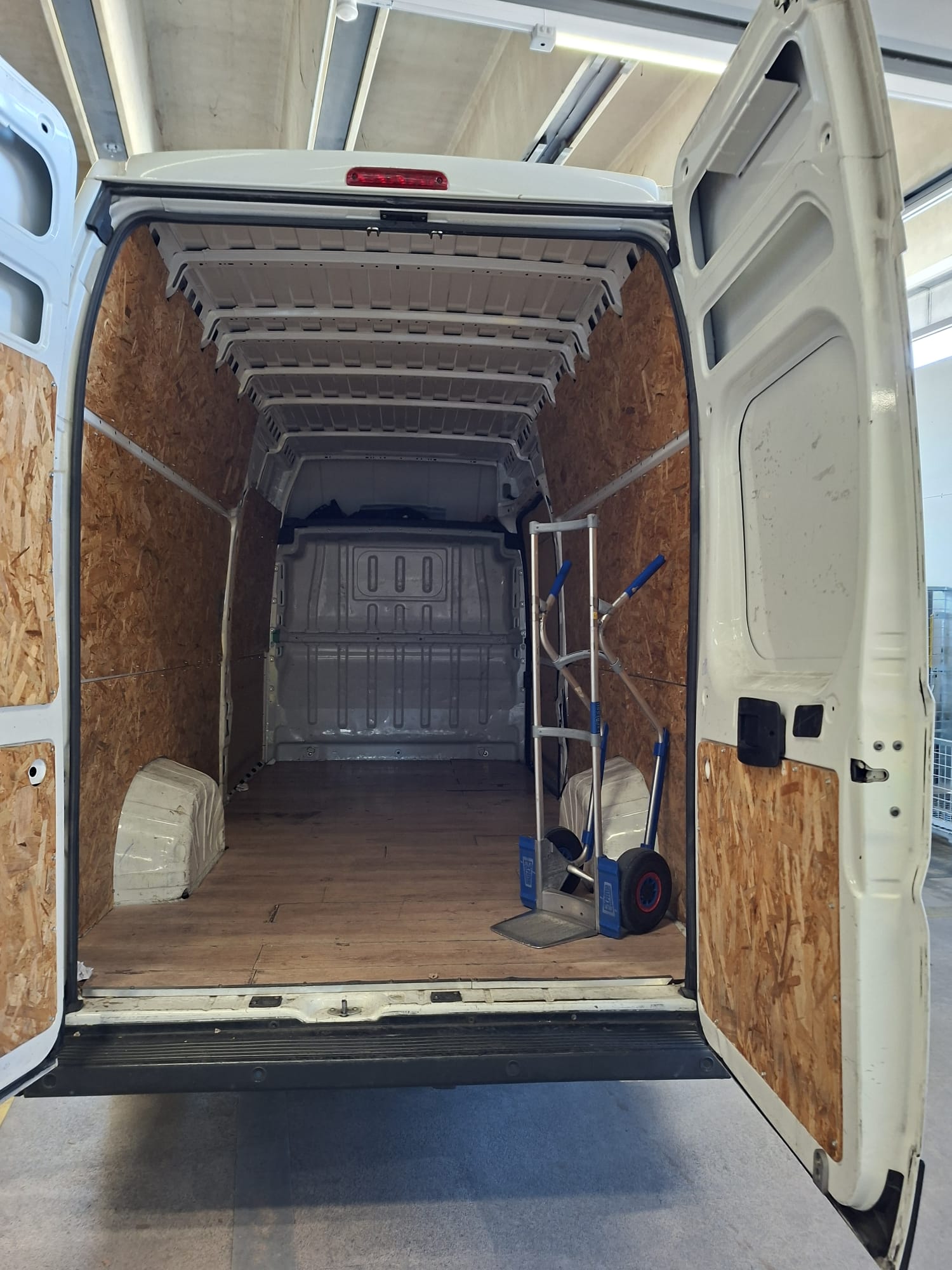 PEUGEOT Boxer 2.2 HDI 435 Premium L4H3-image-3
