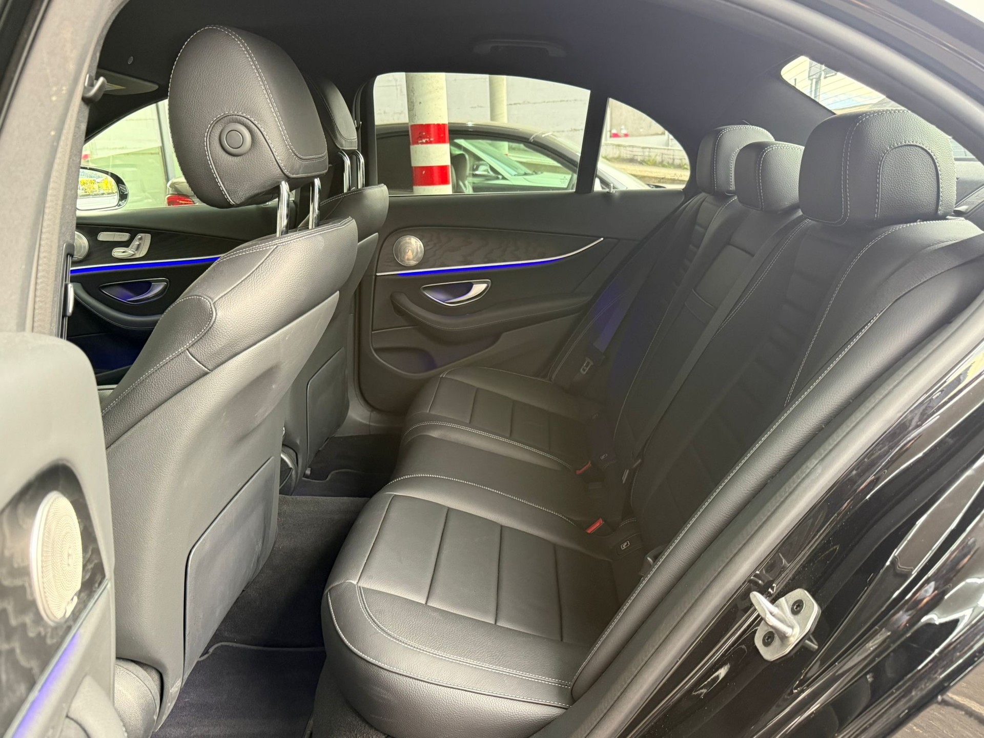 MERCEDES-BENZ E 200 4Matic AMG Line 9G-Tronic-image-10