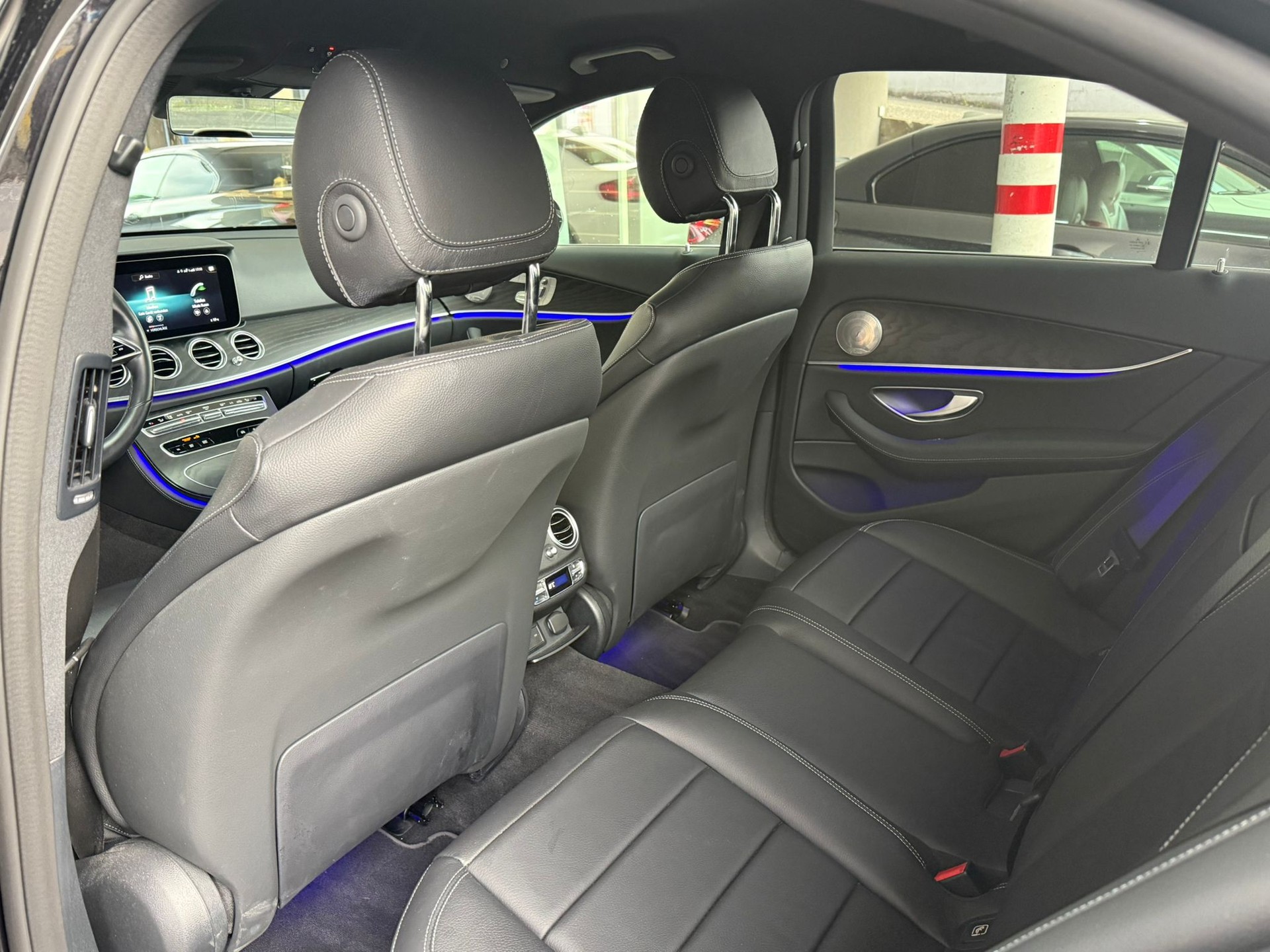 MERCEDES-BENZ E 200 4Matic AMG Line 9G-Tronic-image-9