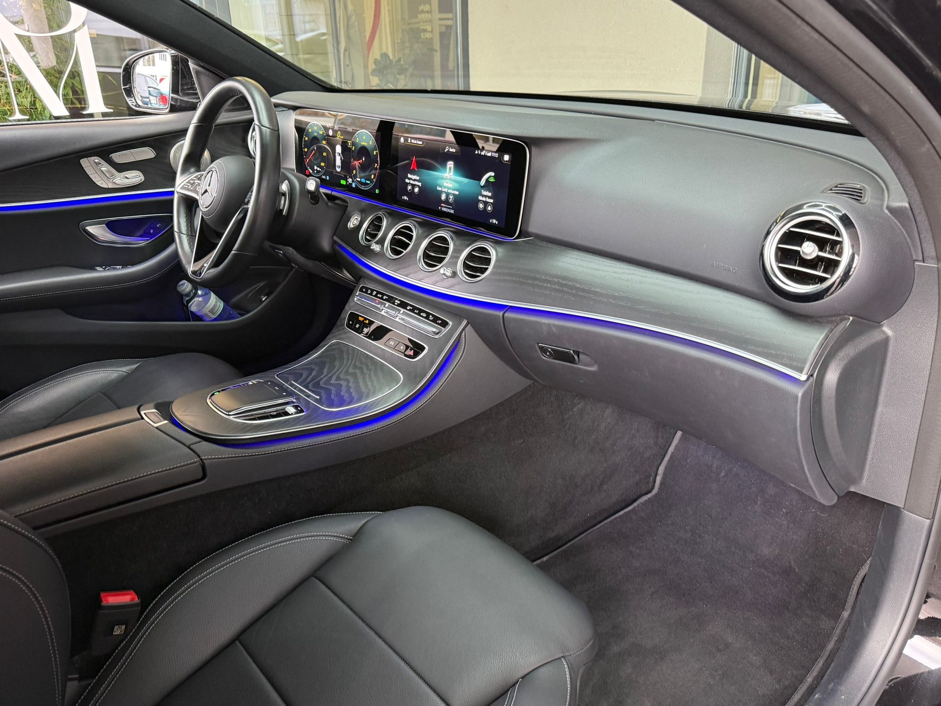 MERCEDES-BENZ E 200 4Matic AMG Line 9G-Tronic-image-12