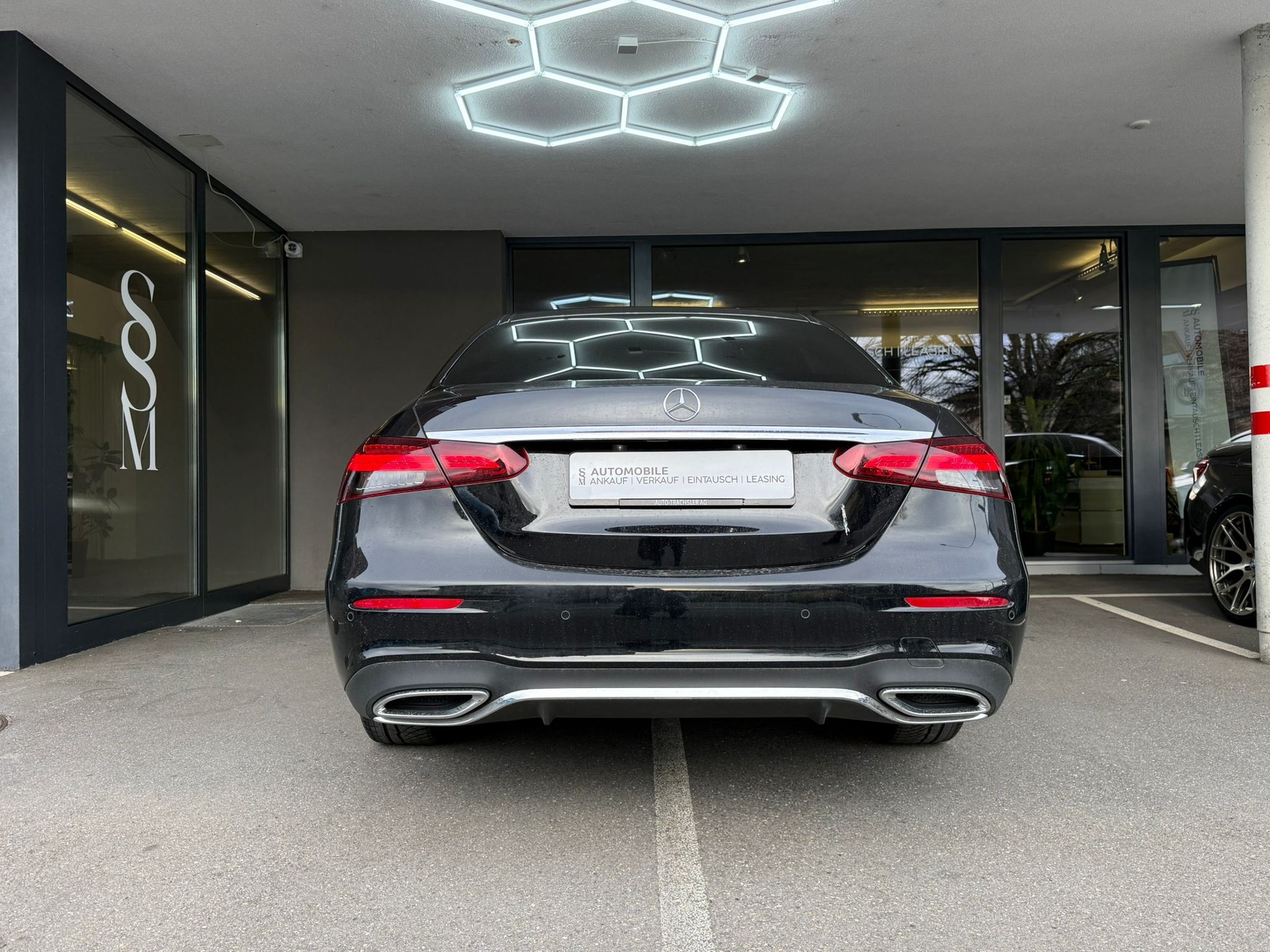 MERCEDES-BENZ E 200 4Matic AMG Line 9G-Tronic-image-5