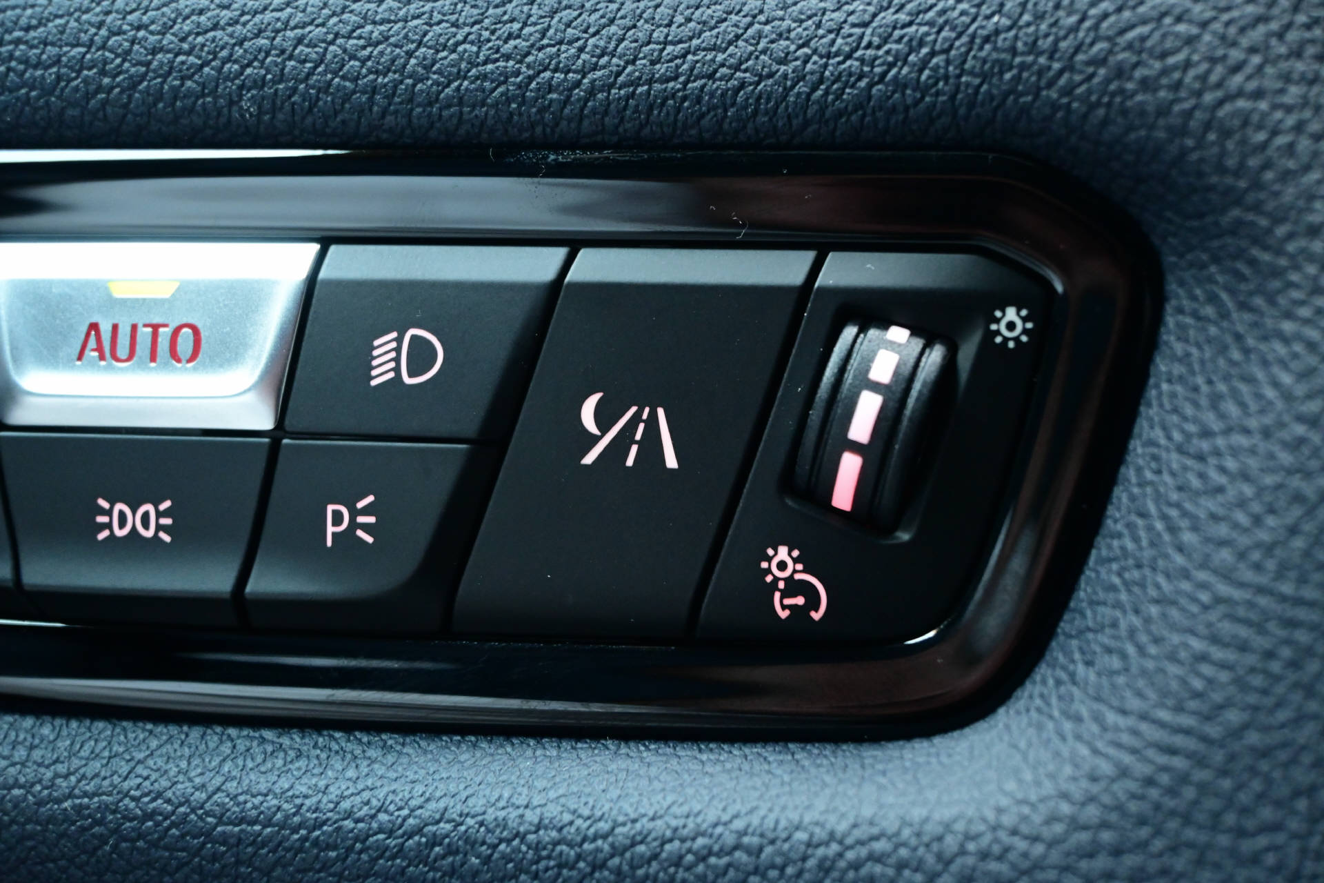 BMW M850i xDrive Coupé-image-21