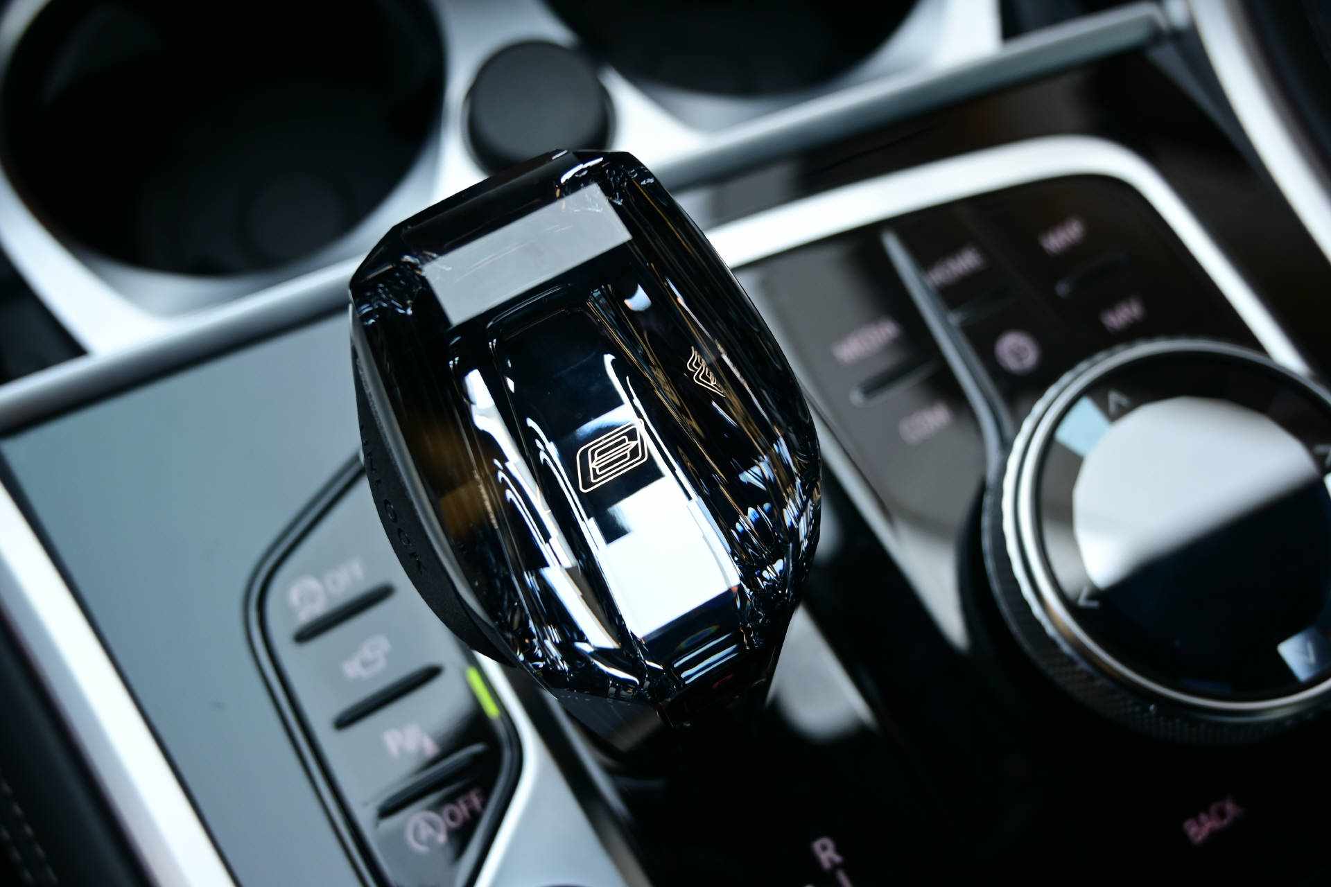 BMW M850i xDrive Coupé-image-22