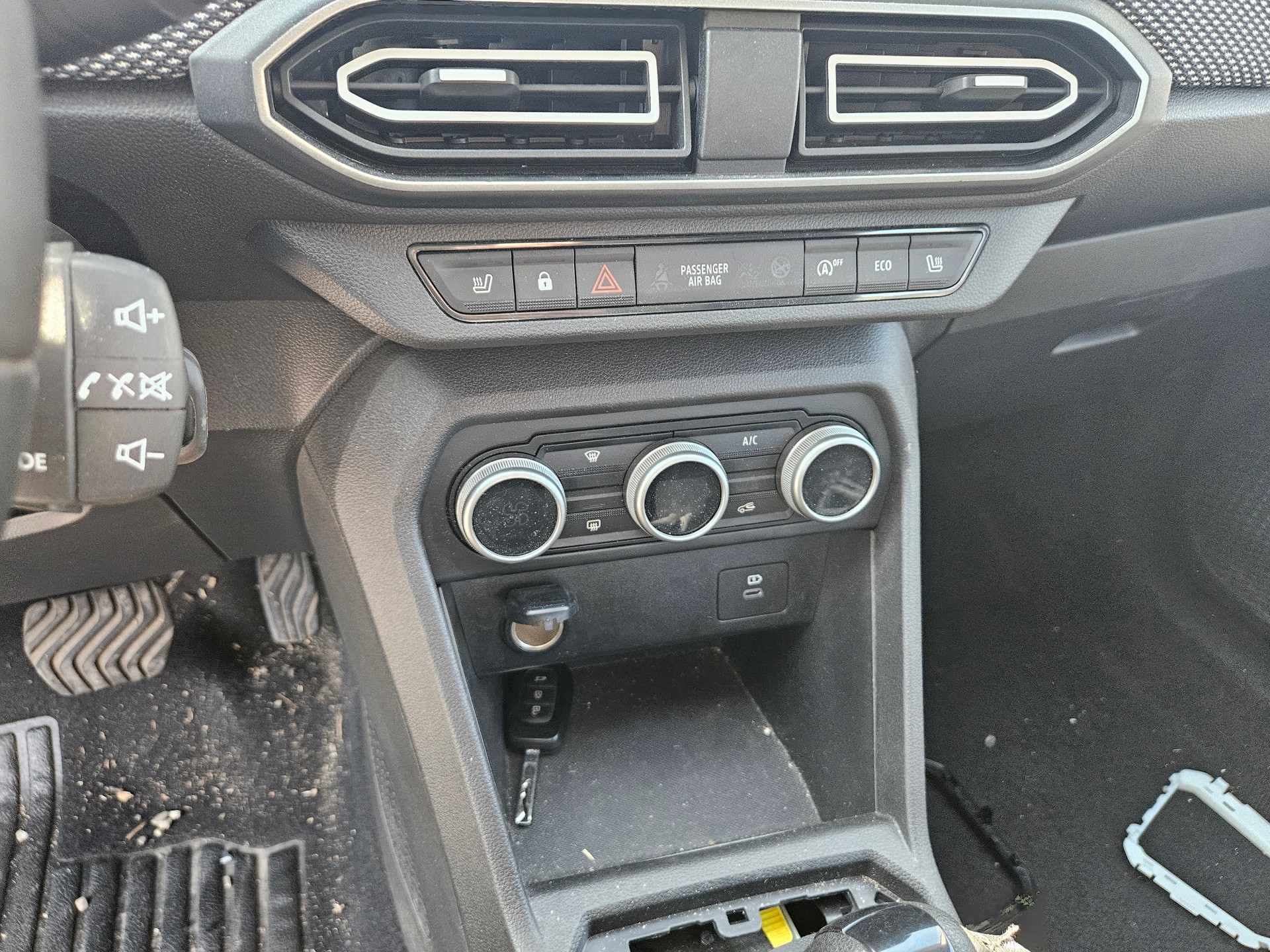 DACIA Sandero TCe 90 Expression CVT-image-9