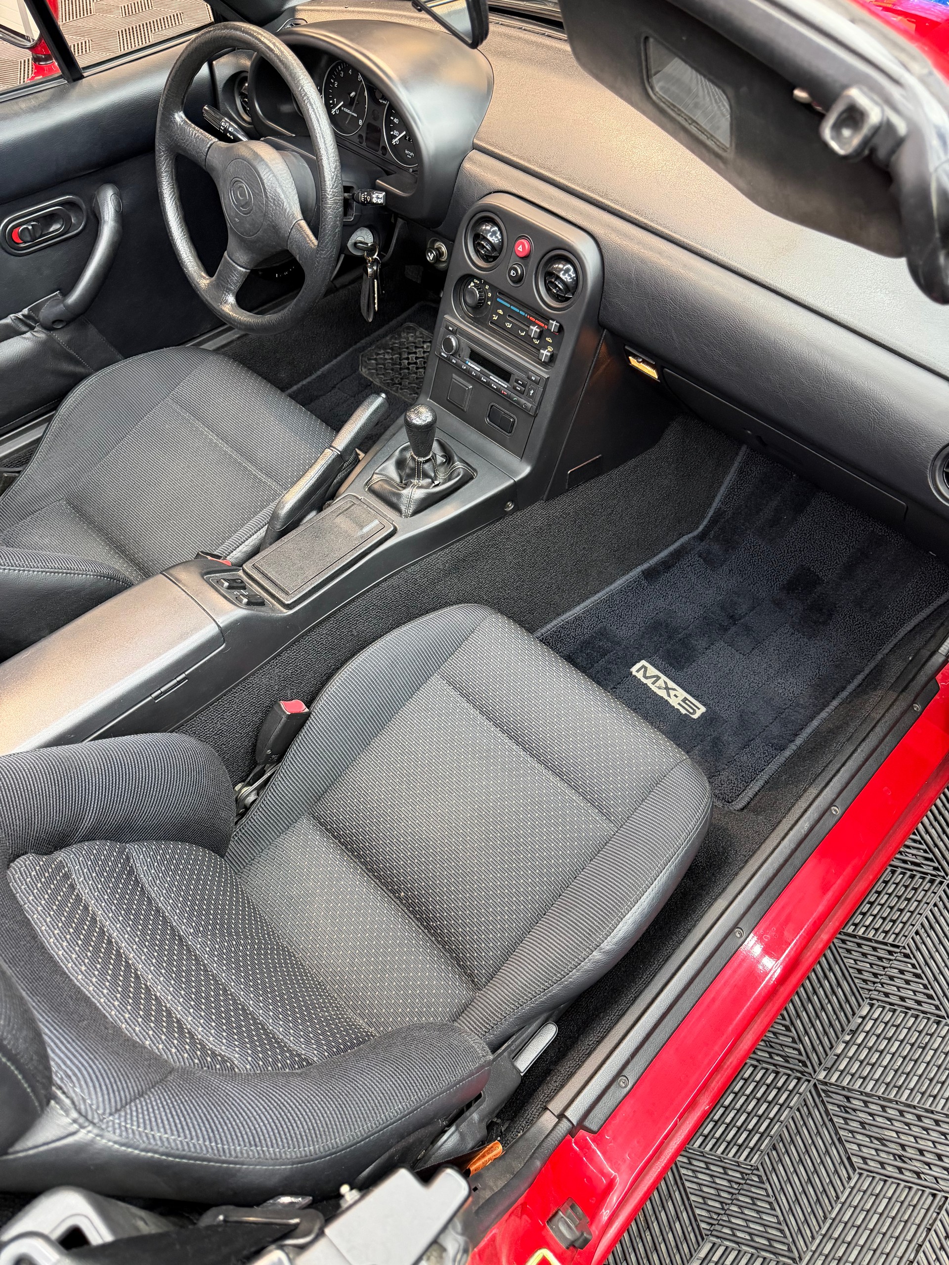MAZDA MX-5 1.8i-16-image-7