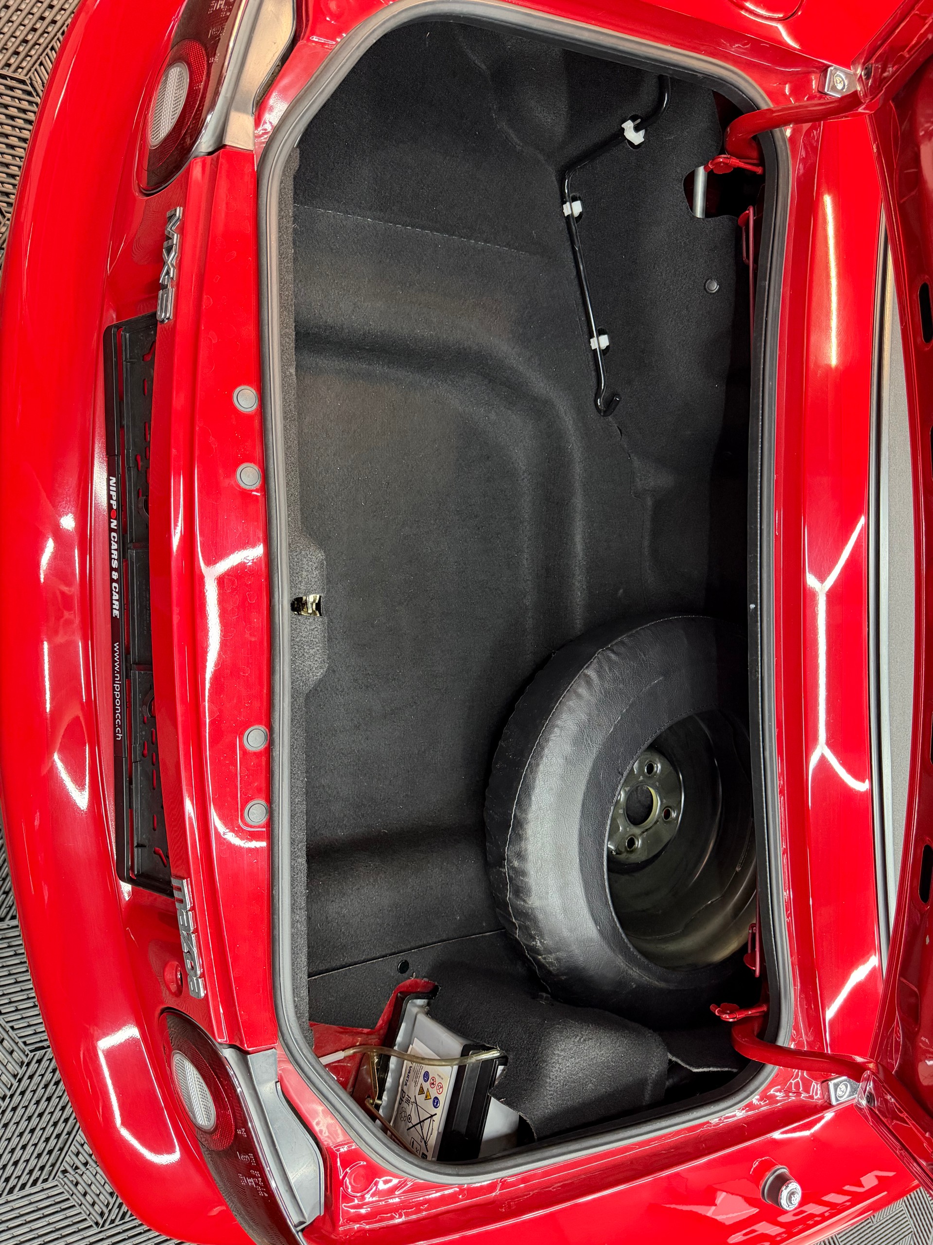 MAZDA MX-5 1.8i-16-image-10