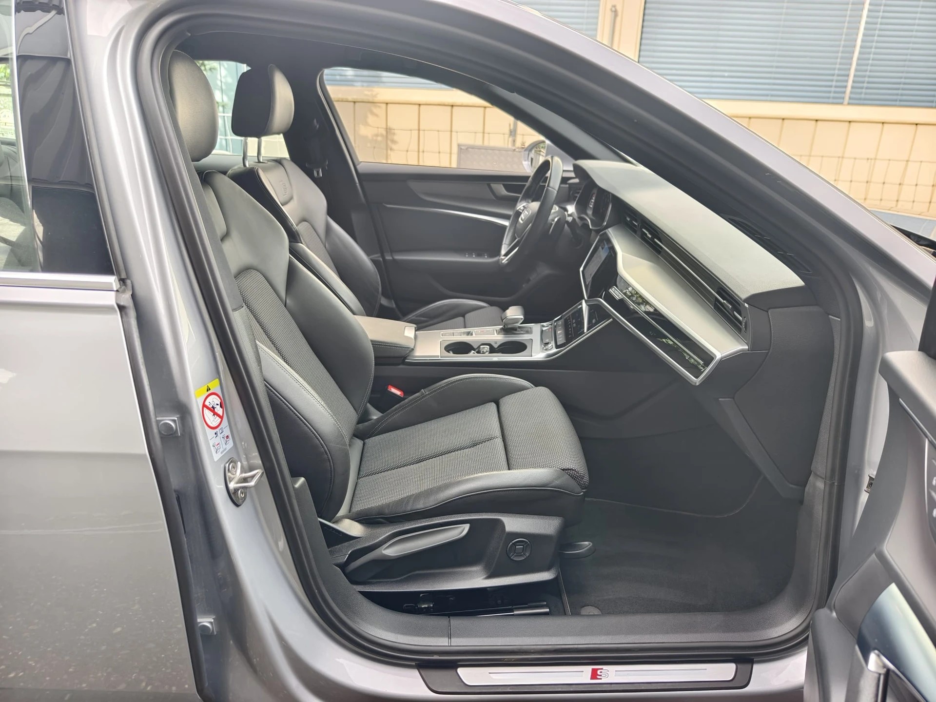 AUDI A6 Avant 2.0 45 TFSI Sport Attraction quattro S-Tronic CH FAHRZEUG-image-10
