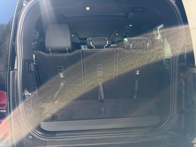 LAND ROVER Defender 130 3.0 D I6 300 X-Dynamic HSE-image-8