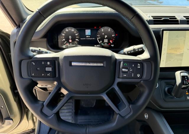 LAND ROVER Defender 130 3.0 D I6 300 X-Dynamic HSE-image-11