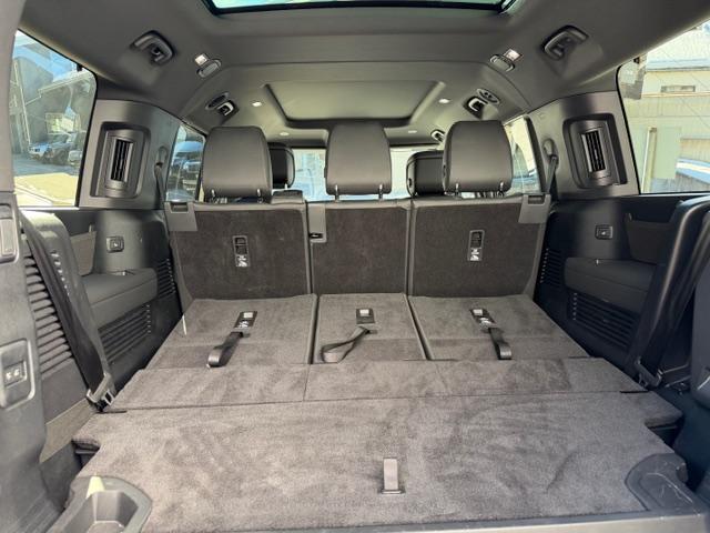 LAND ROVER Defender 130 3.0 D I6 300 X-Dynamic HSE-image-7