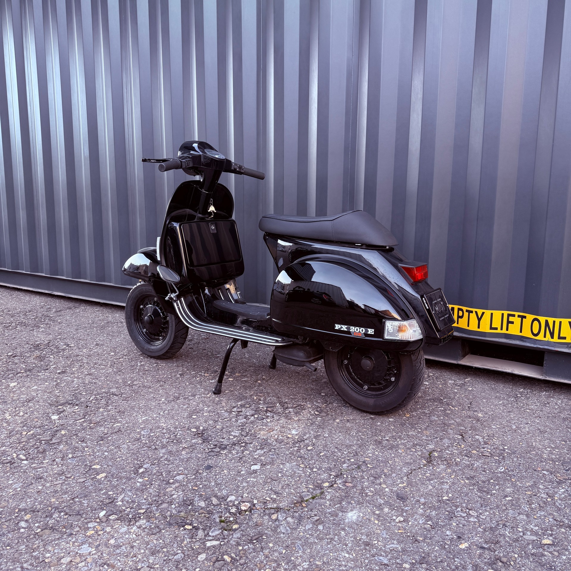PIAGGIO Vespa PX 200 E-image-15