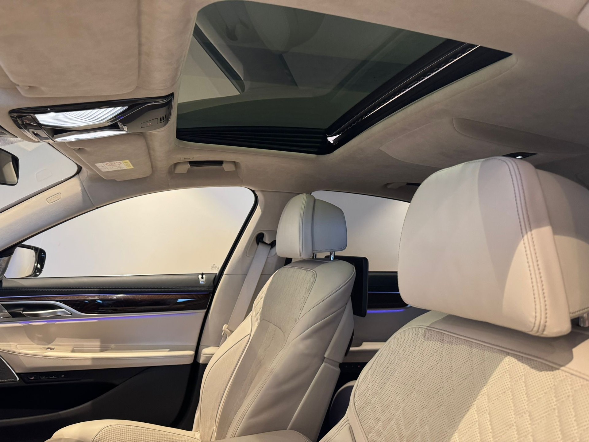 BMW 750Li xDrive-image-21