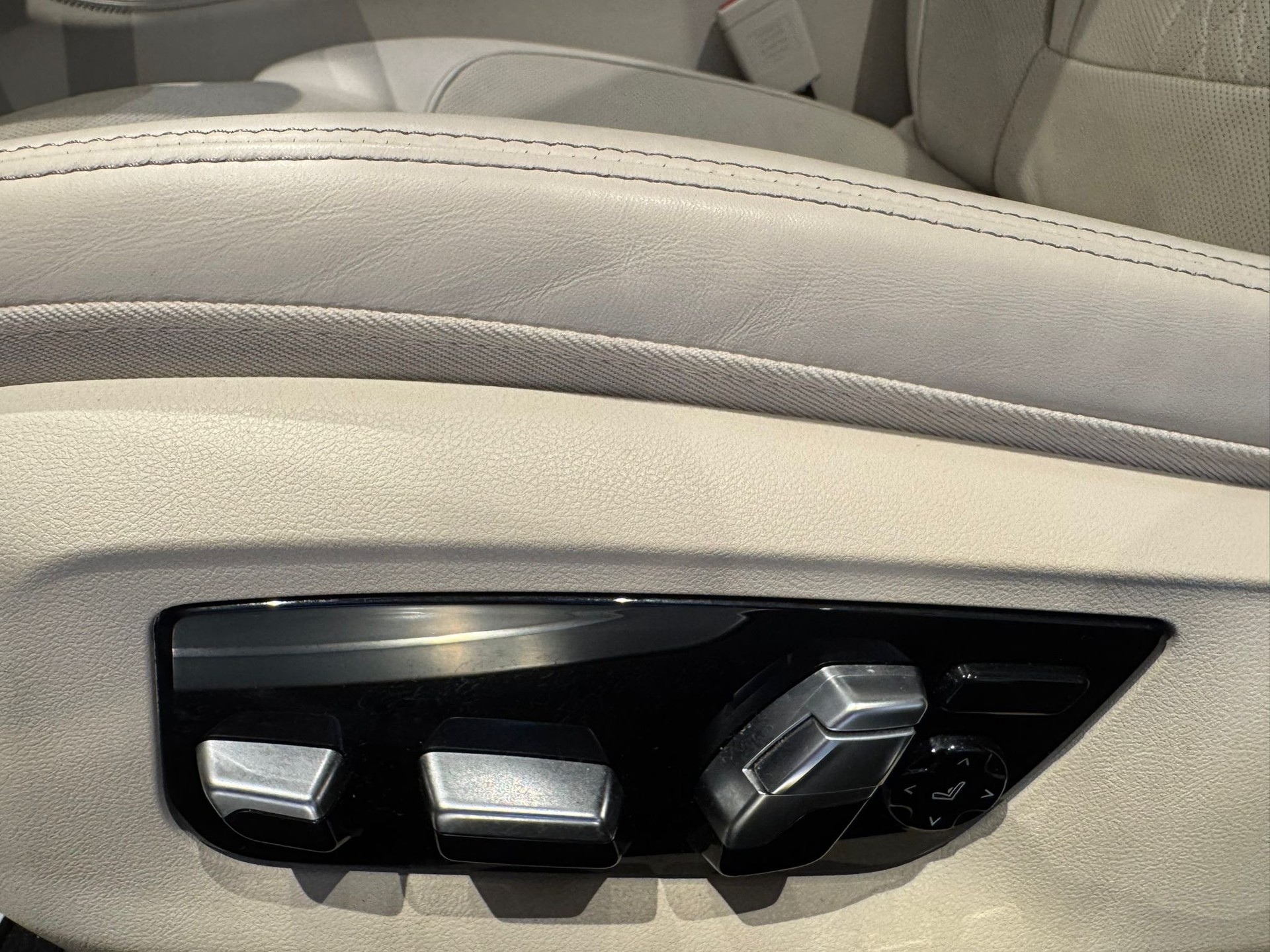 BMW 750Li xDrive-image-31