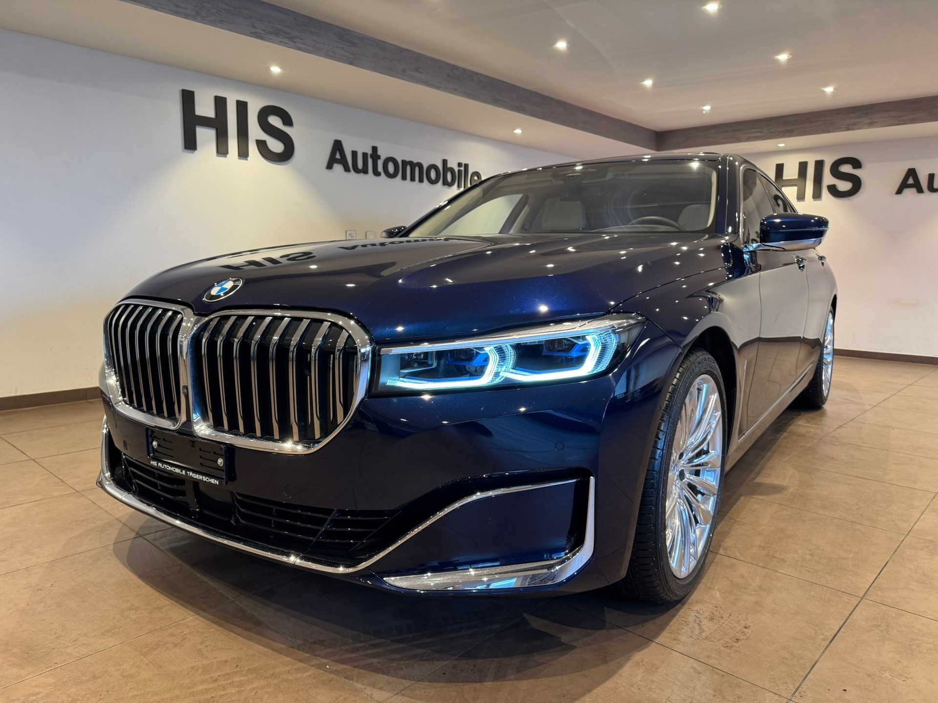 BMW 750Li xDrive-showroom-element-2