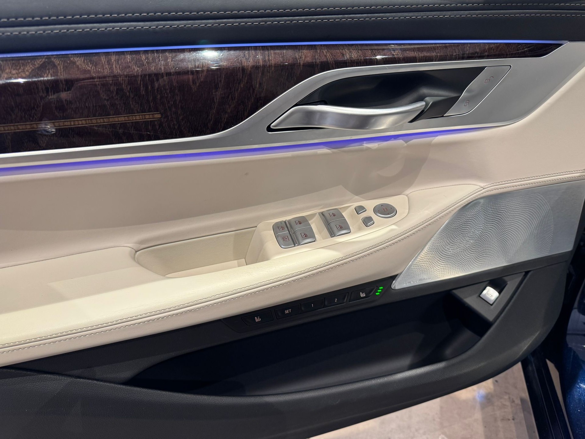 BMW 750Li xDrive-image-30