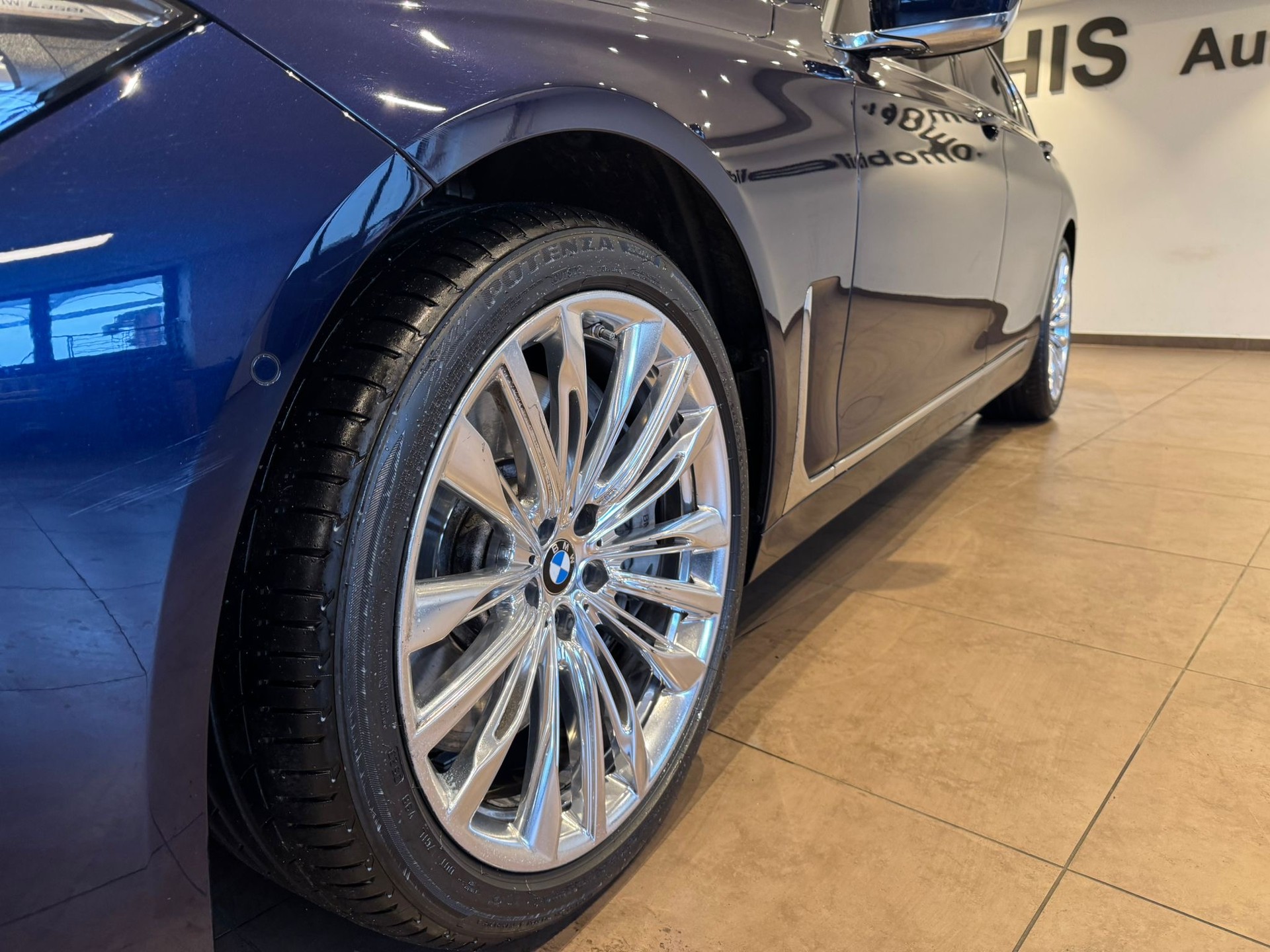 BMW 750Li xDrive-image-10