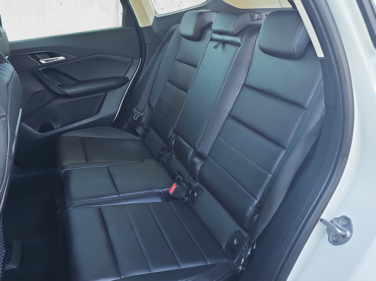 BMW X1 xDrive 23i 48V-image-13