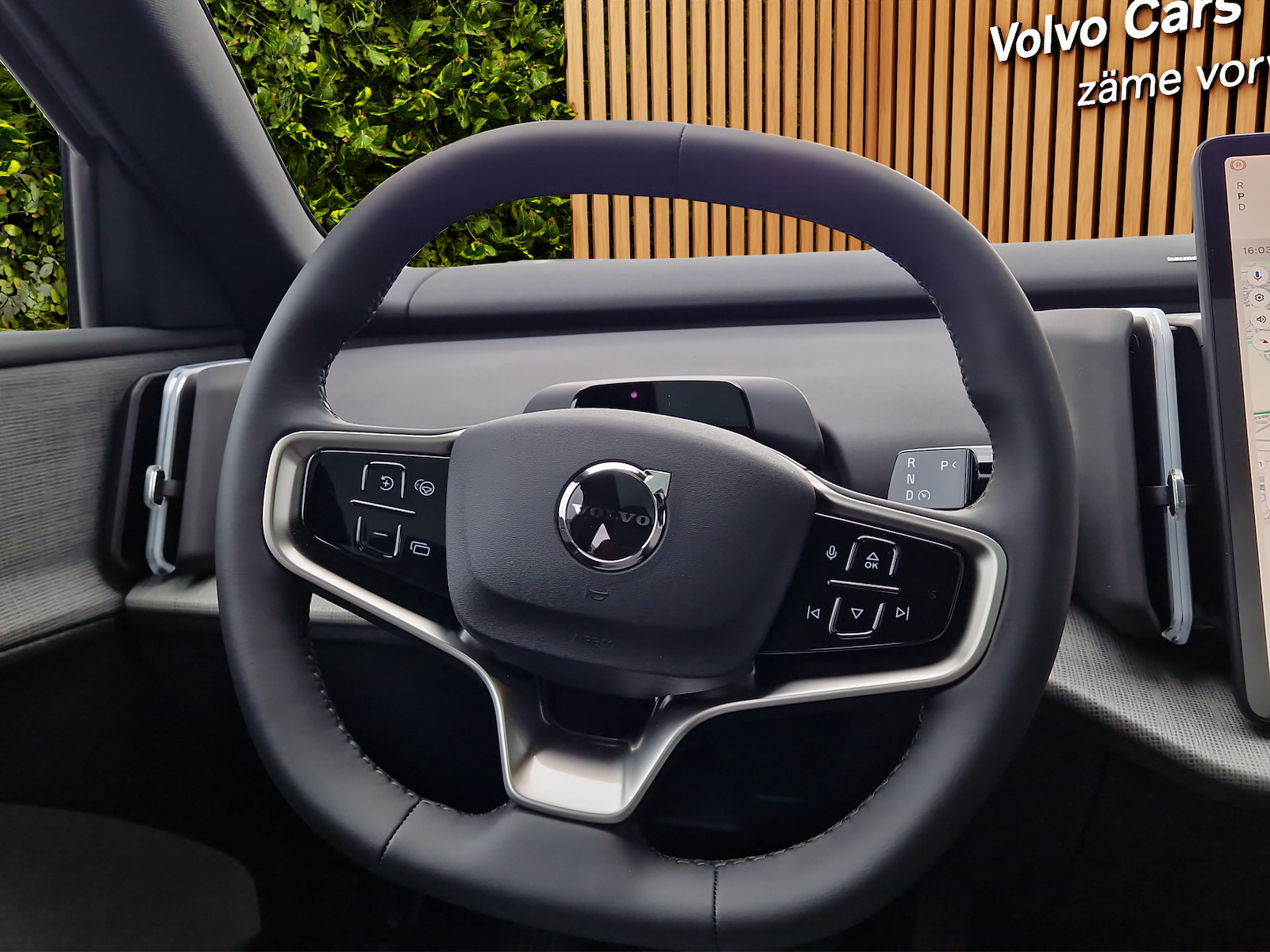 VOLVO EX 30 E60 Twin Ultra Performance AWD-image-11