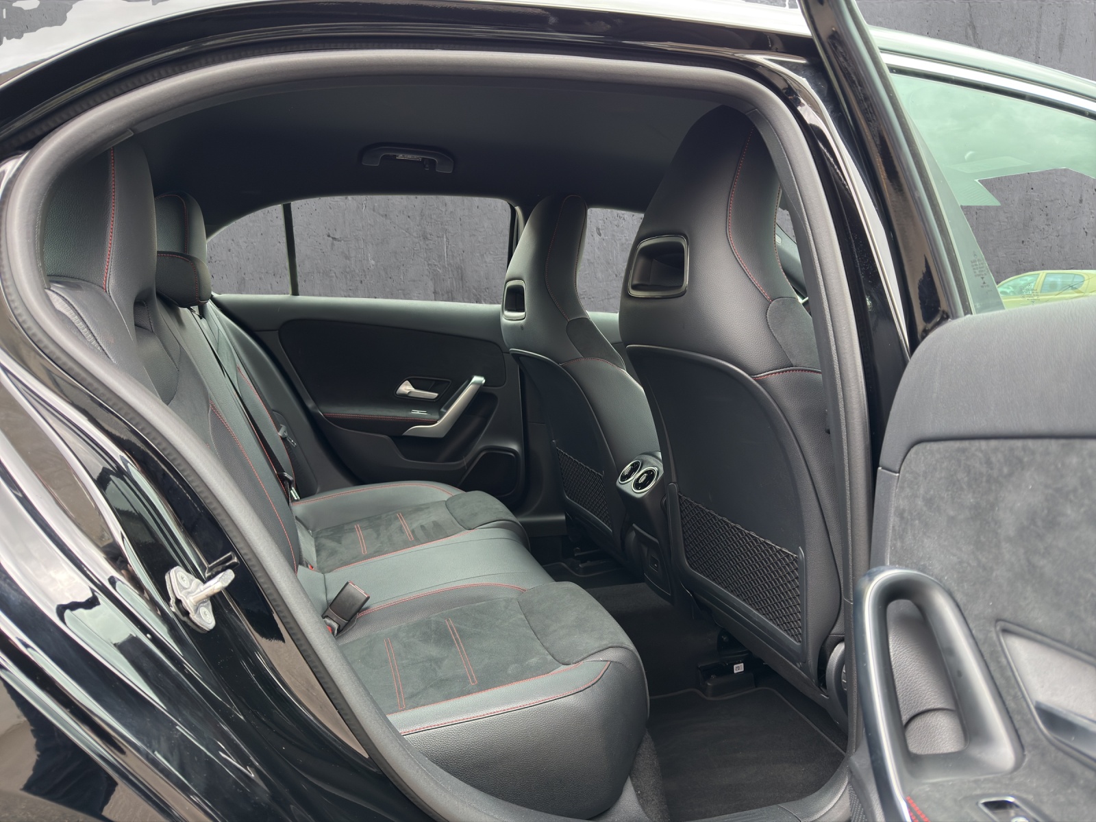 MERCEDES-BENZ A 200 AMG Line 7G-DCT-image-14