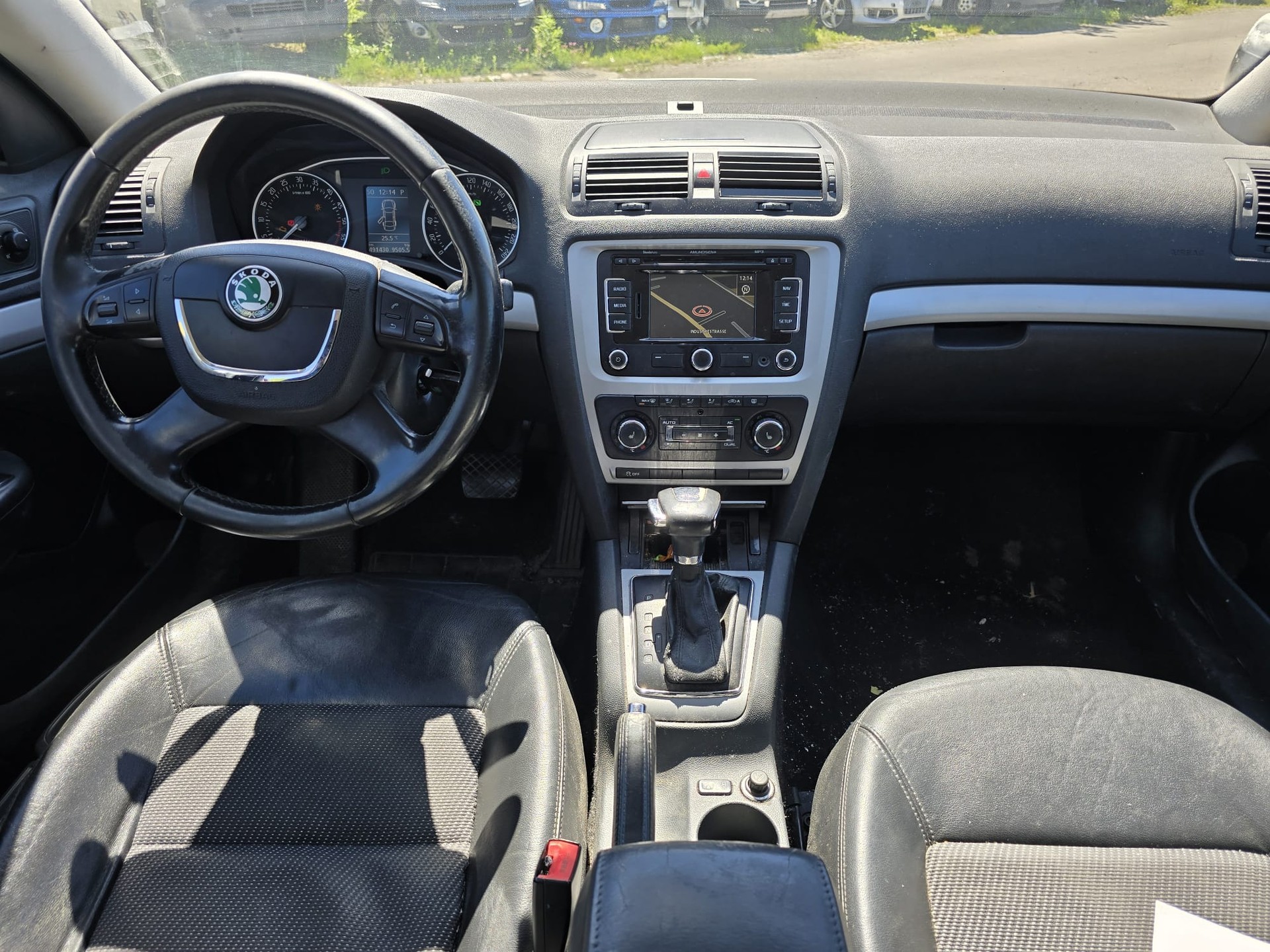 SKODA Octavia Combi 2.0 TDI Family DSG-image-12