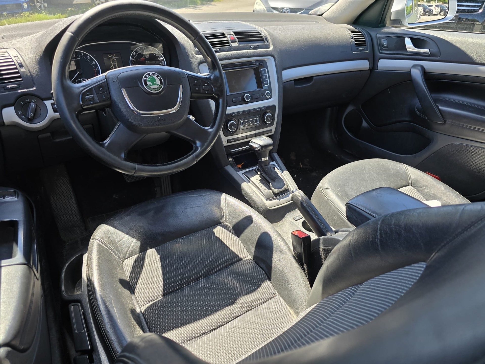 SKODA Octavia Combi 2.0 TDI Family DSG-image-15