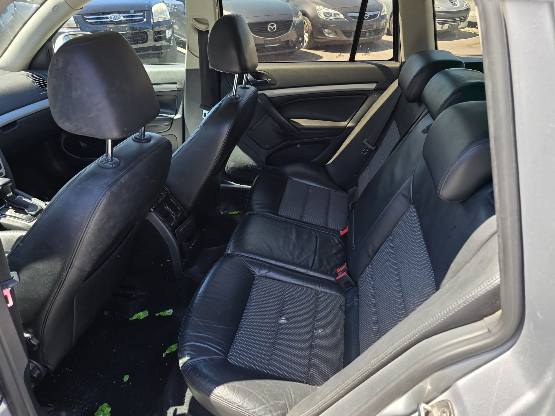 SKODA Octavia Combi 2.0 TDI Family DSG-image-10