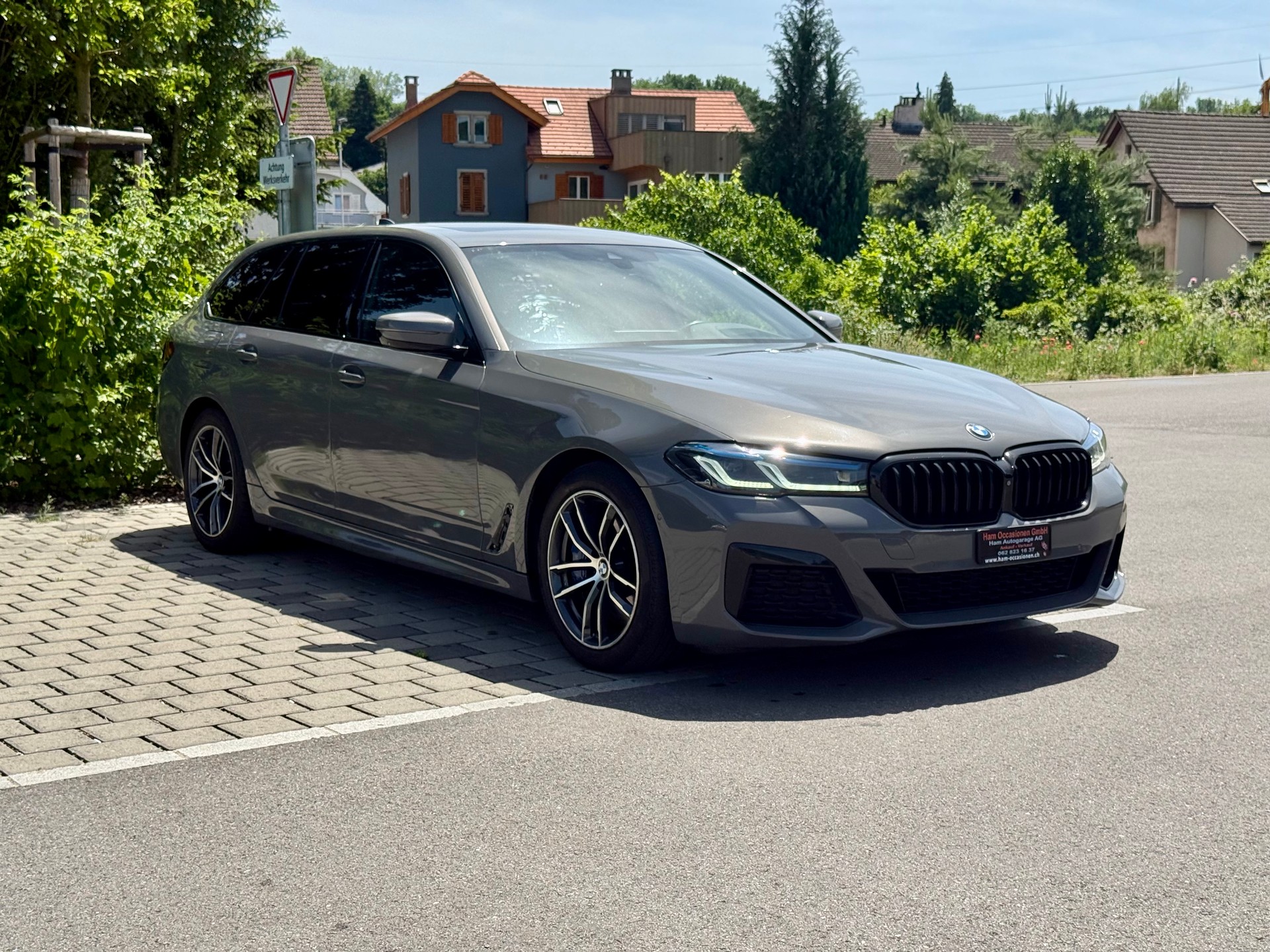 BMW 530d xDrive 48V Touring M Sport Steptronic-image-4