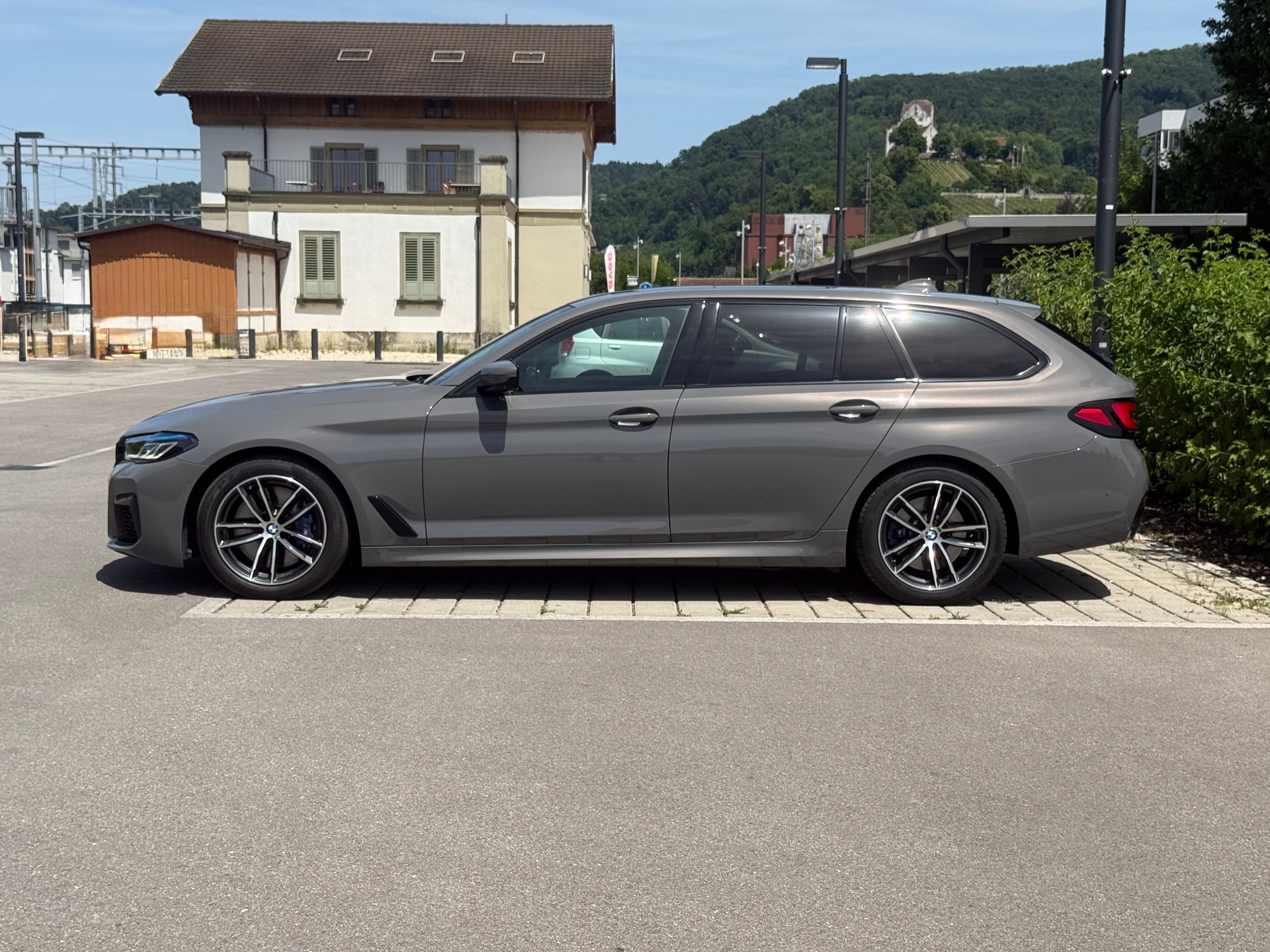 BMW 530d xDrive 48V Touring M Sport Steptronic-showroom-element-1