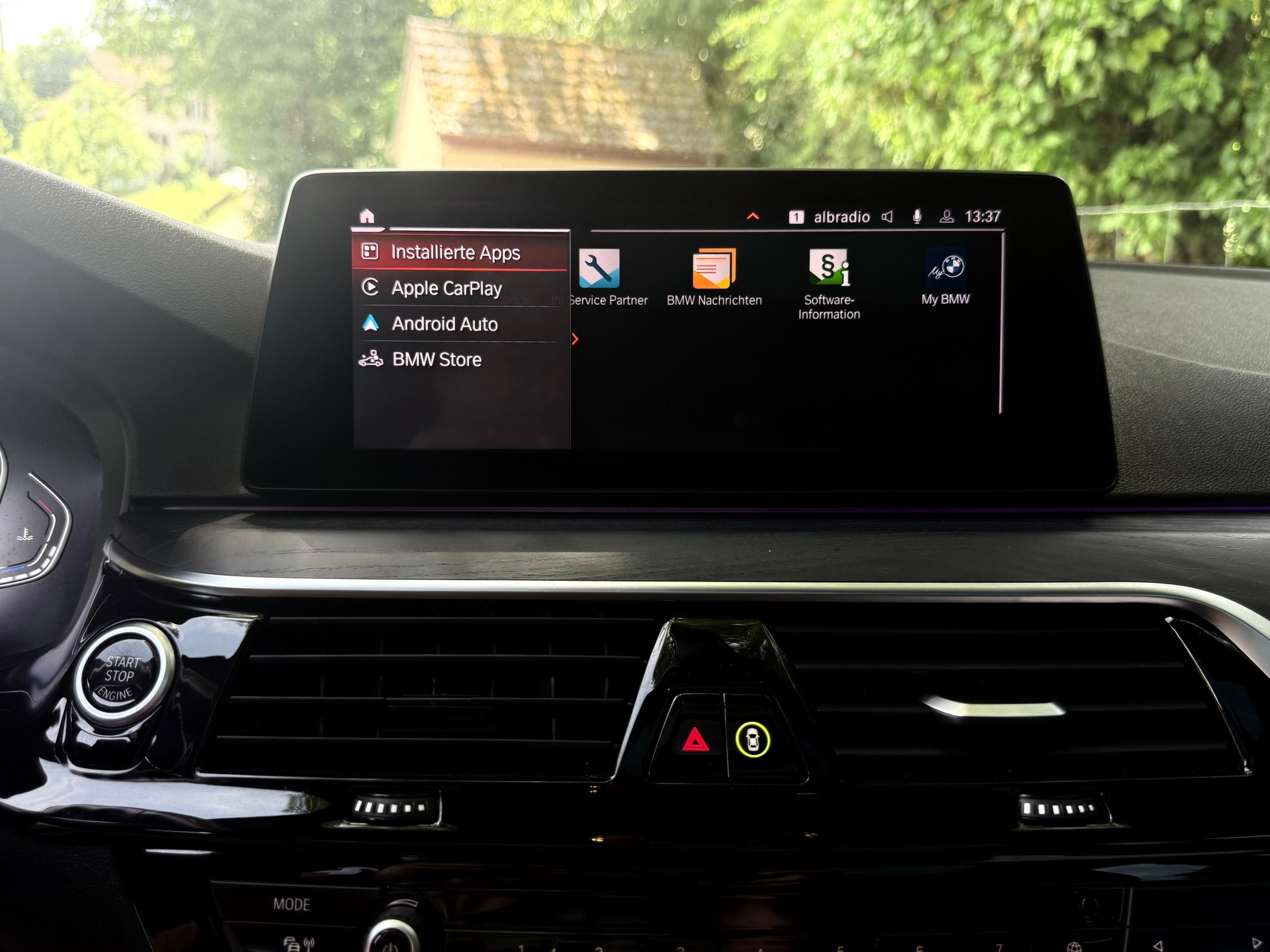 BMW 530d xDrive 48V Touring M Sport Steptronic-image-8