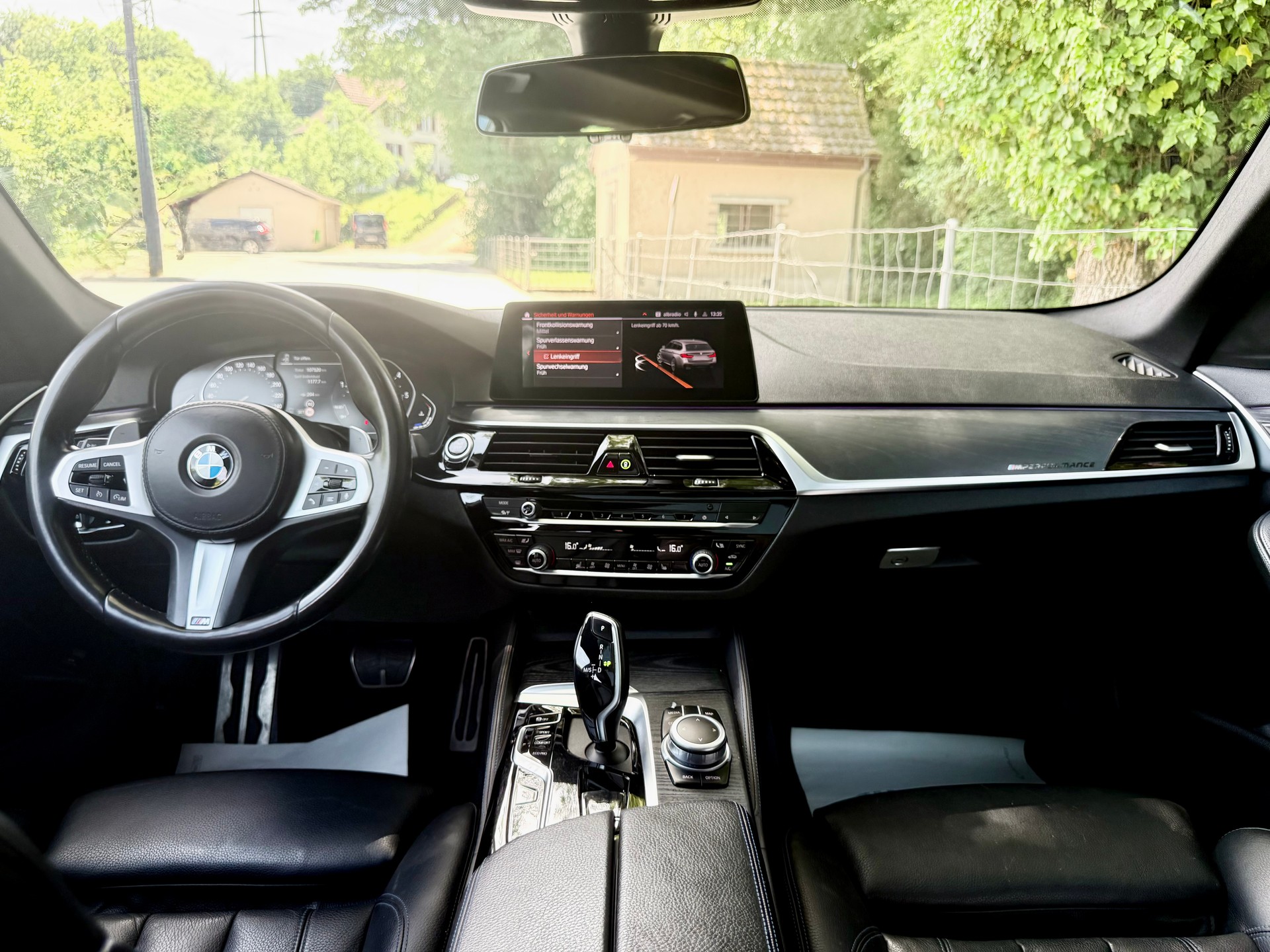 BMW 530d xDrive 48V Touring M Sport Steptronic-image-6