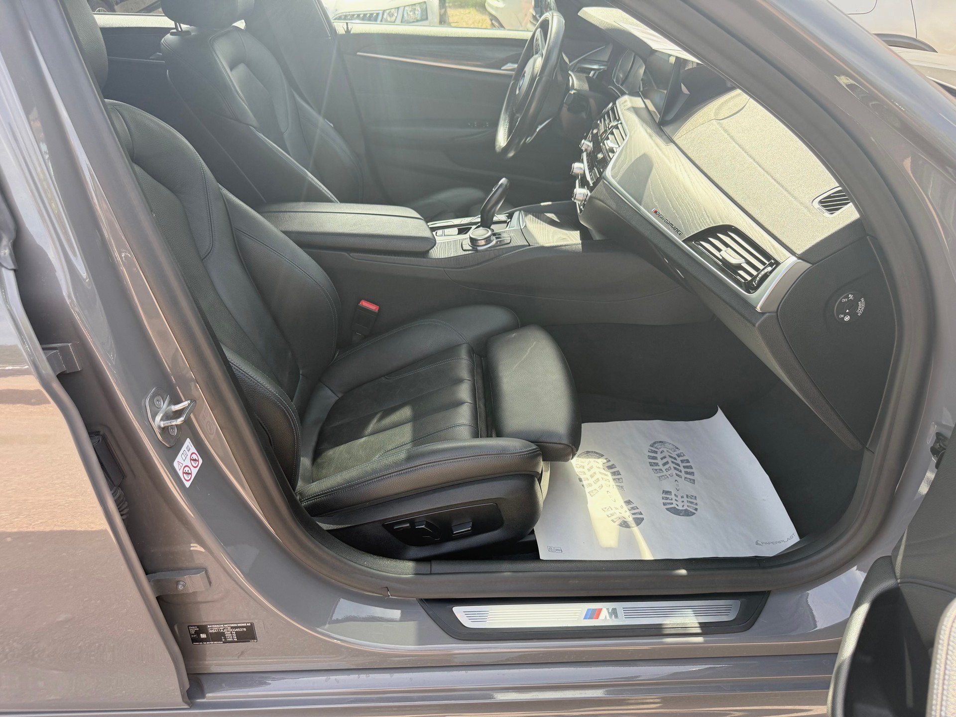 BMW 530d xDrive 48V Touring M Sport Steptronic-image-11