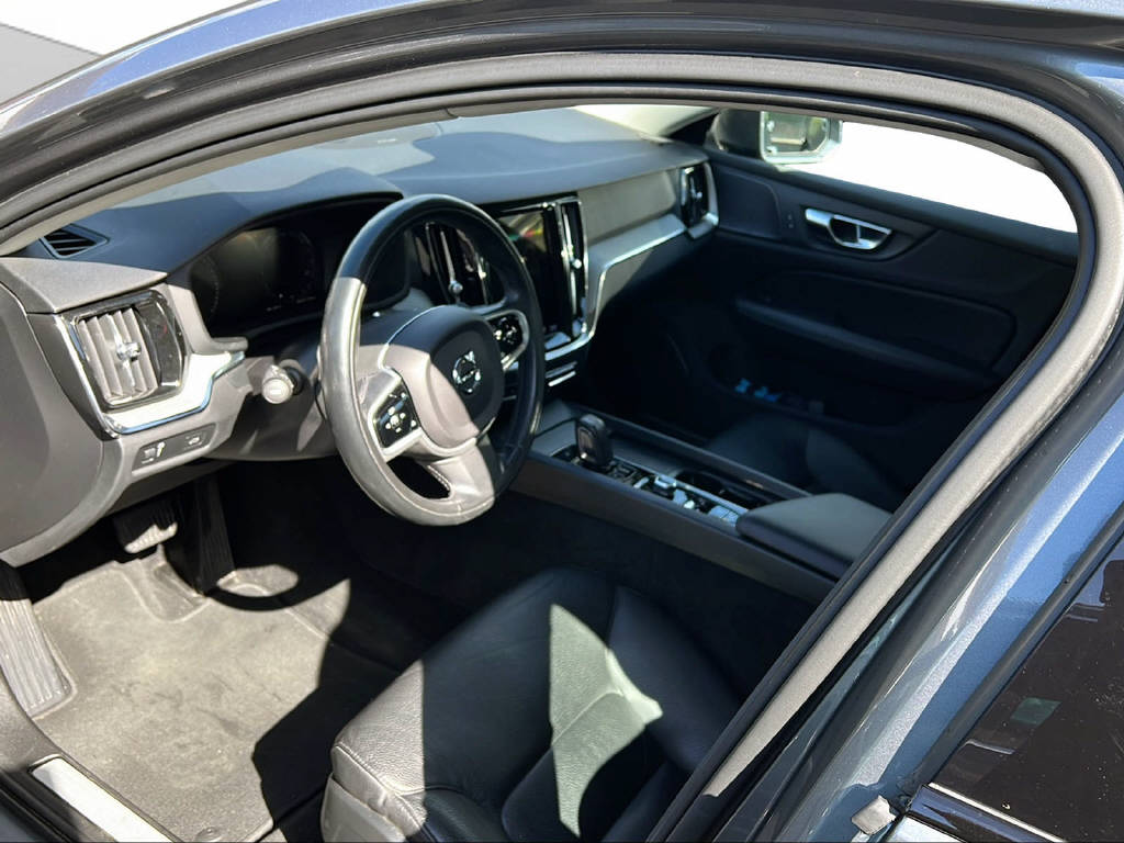VOLVO V60 Cross Country 2.0 B4 AWD-image-10
