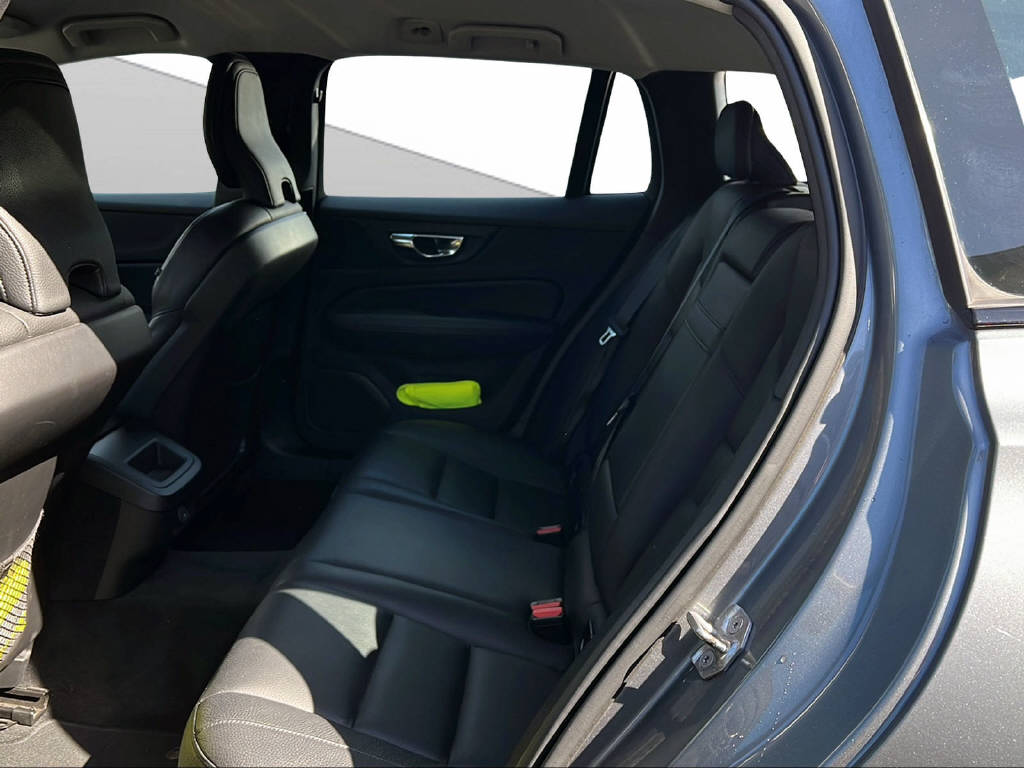 VOLVO V60 Cross Country 2.0 B4 AWD-image-13