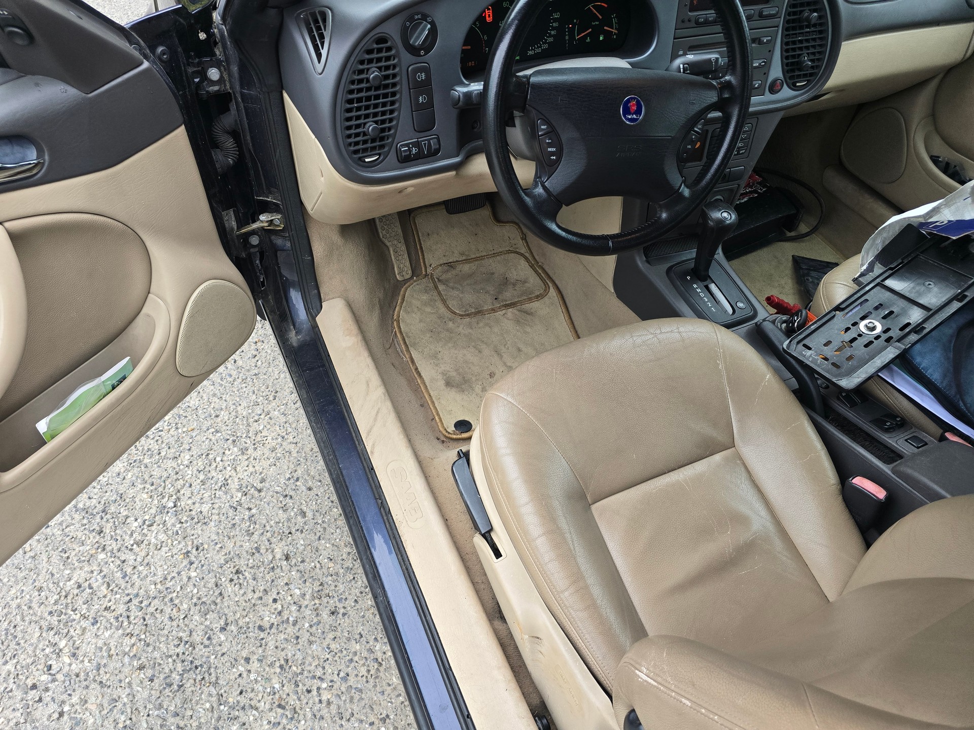 SAAB 9-3 2.0i-16 T SE-image-8