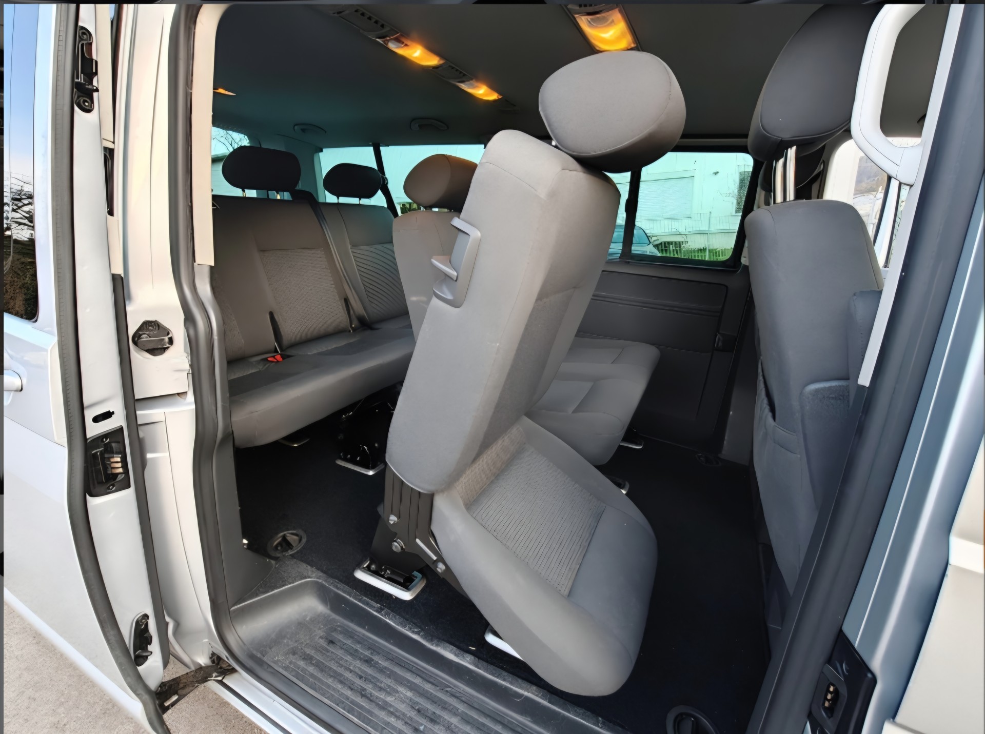 VW T5 Caravelle Comfort 2.5 TDI PD-image-7