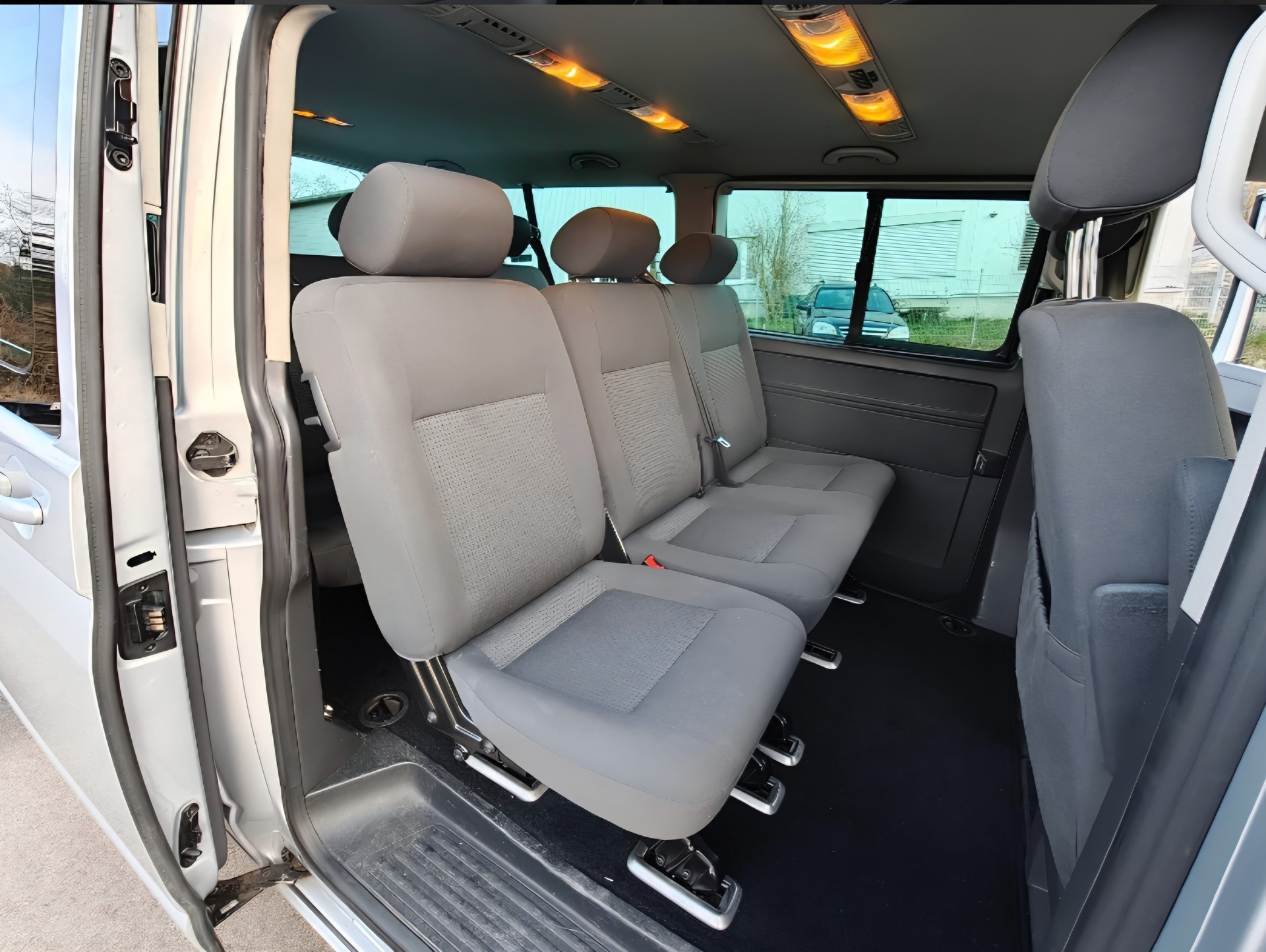 VW T5 Caravelle Comfort 2.5 TDI PD-image-6