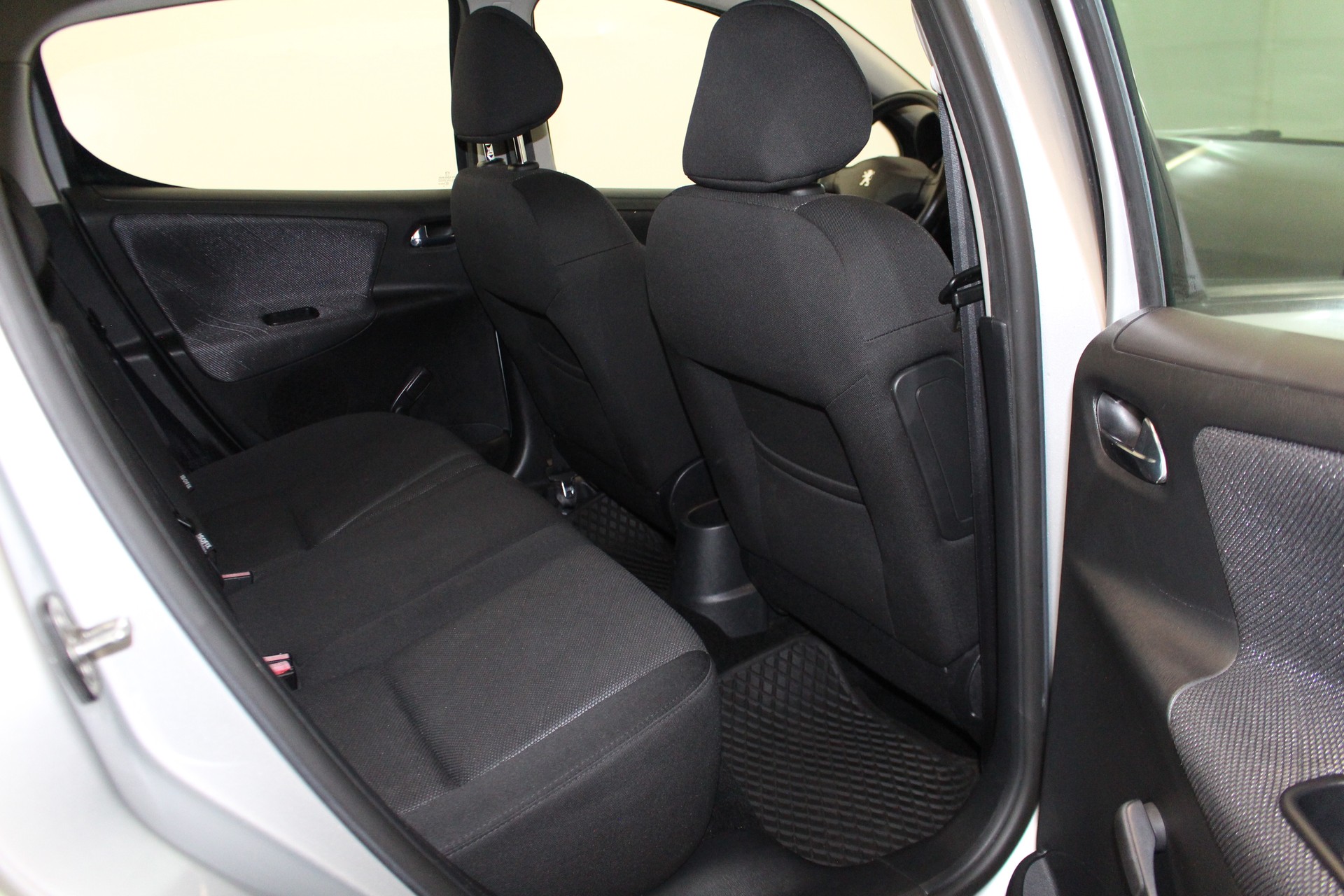 PEUGEOT 207 1.4 16V 95 Trendy-image-9