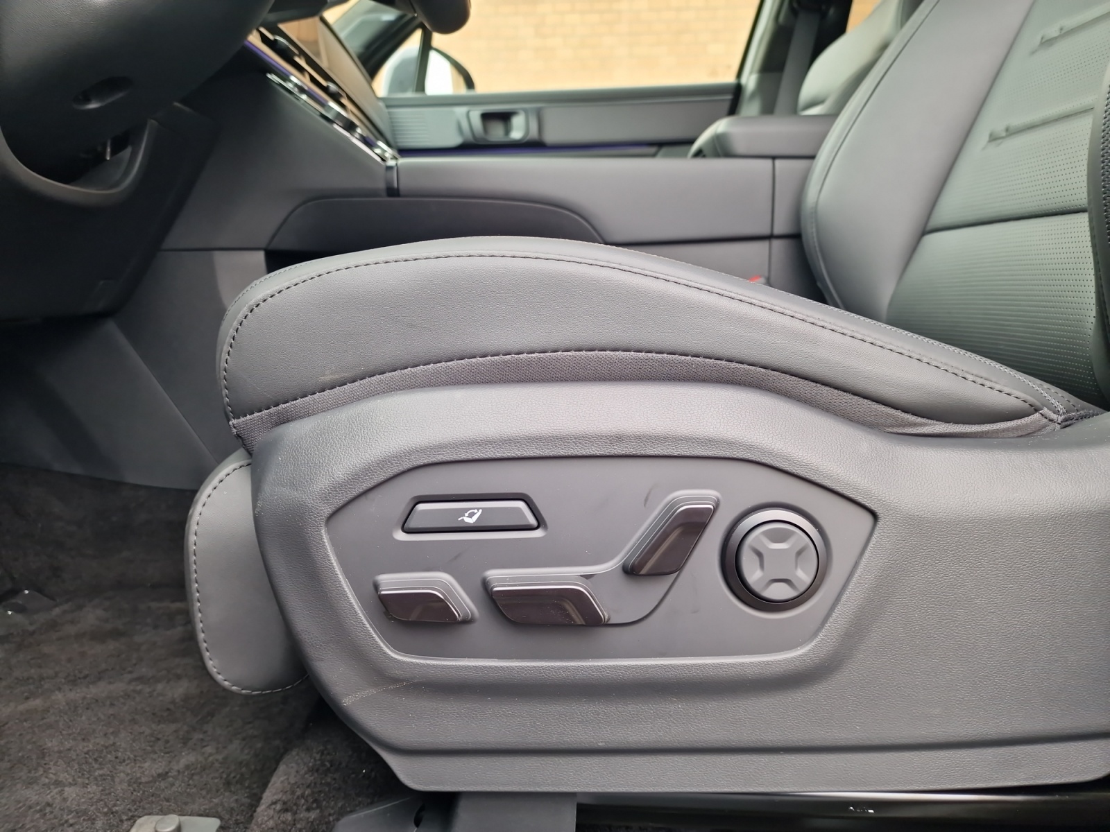 HYUNDAI Santa Fe 1.6 PHEV Calligraphy 4WD 288PS NEW MODEL 7-Sitzer-image-11