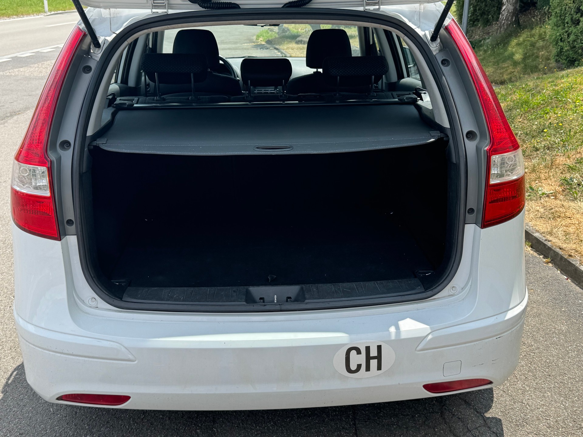 HYUNDAI i30 Wagon 1.4 Comfort-image-6