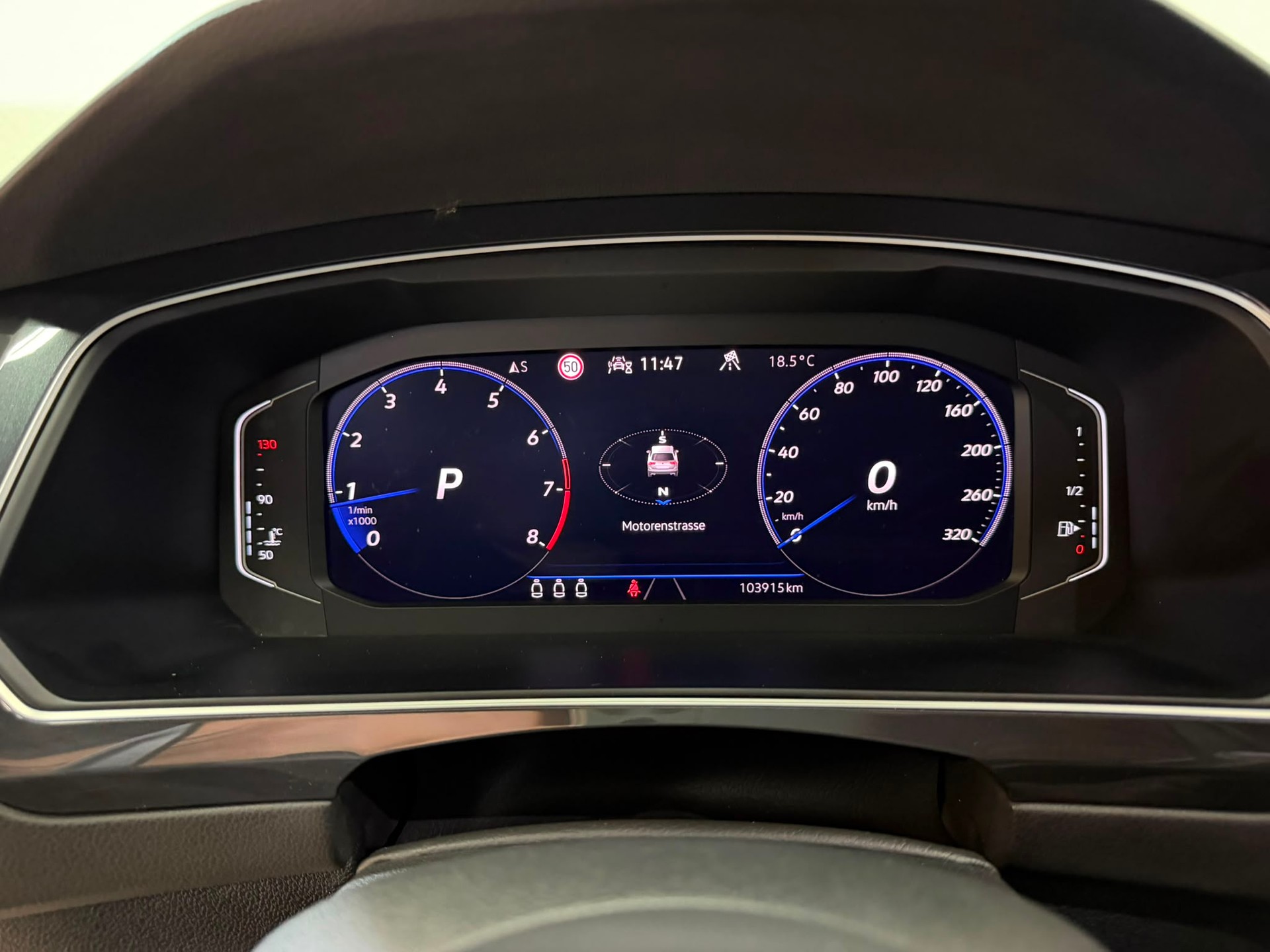 VW Tiguan 2.0TSI R 4Motion DSG-image-10