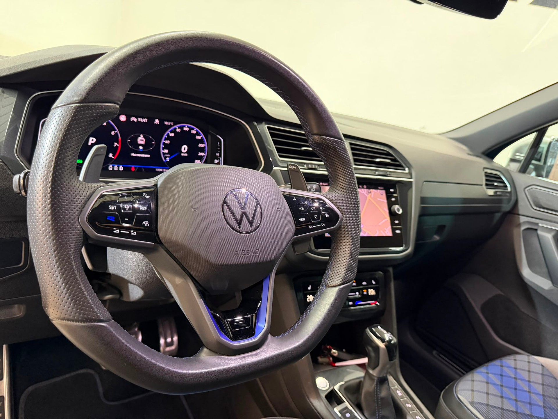 VW Tiguan 2.0TSI R 4Motion DSG-image-5