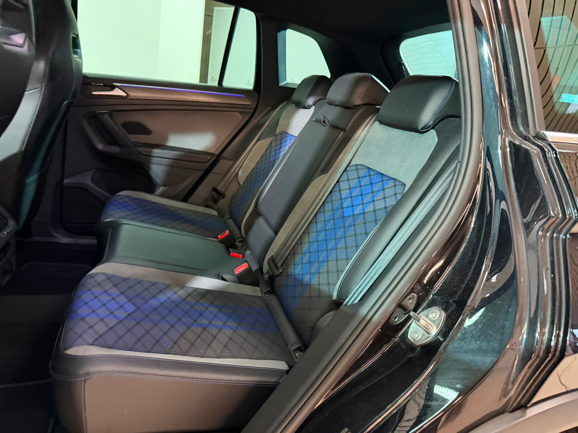 VW Tiguan 2.0TSI R 4Motion DSG-image-9