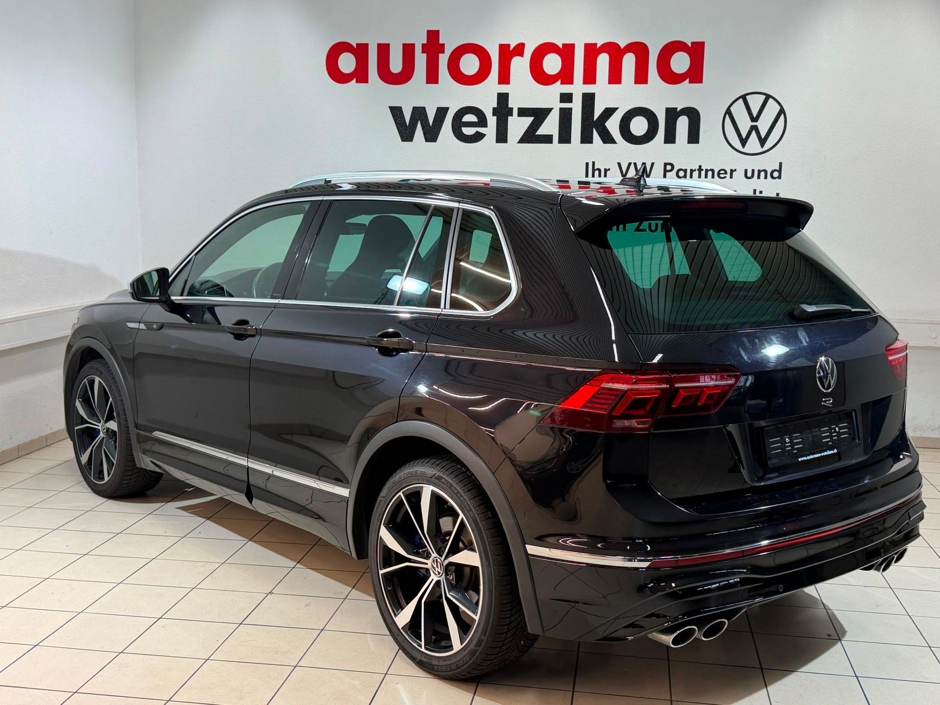 VW Tiguan 2.0TSI R 4Motion DSG-showroom-element-2