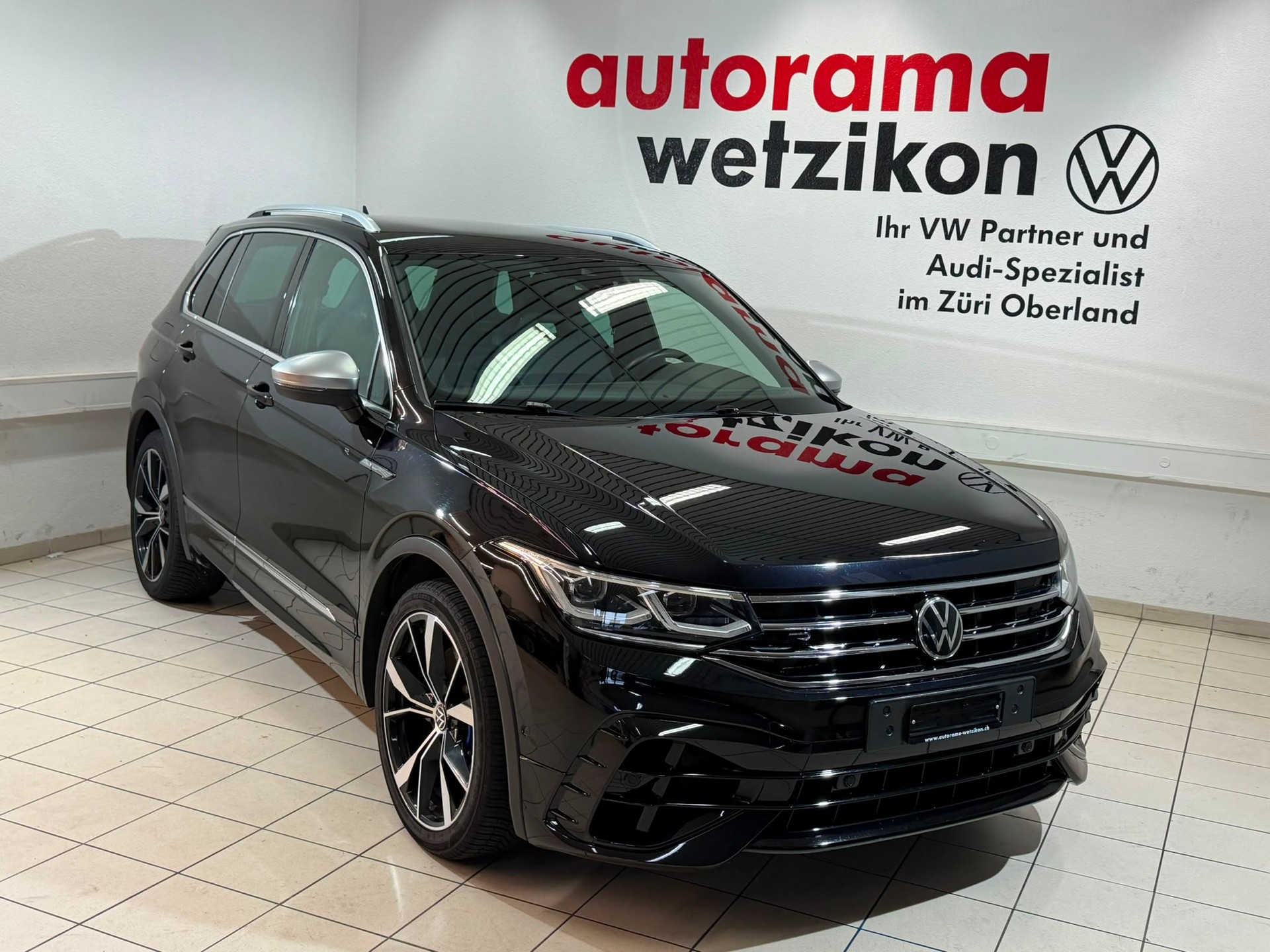 VW Tiguan 2.0TSI R 4Motion DSG-showroom-element-1
