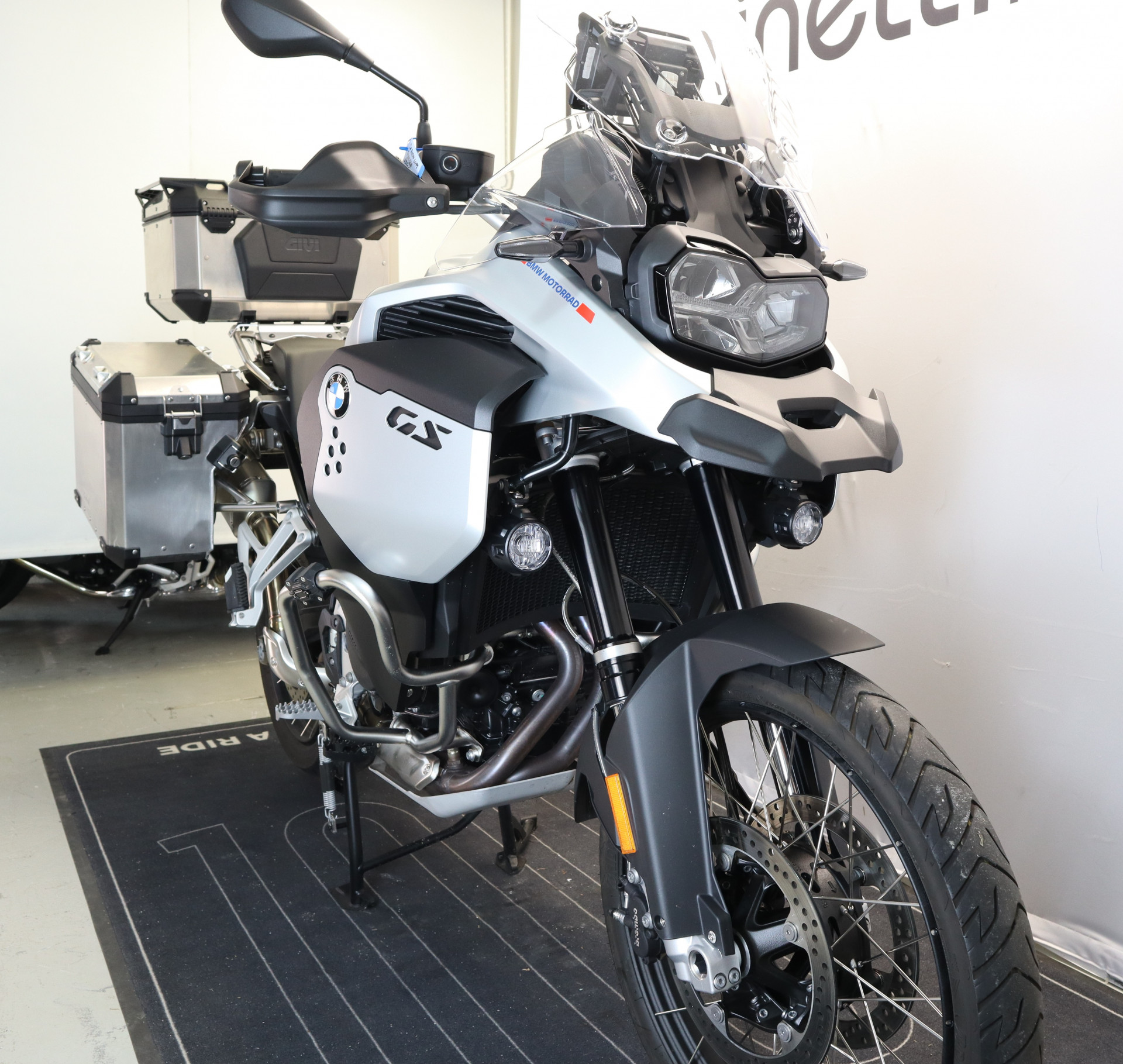 BMW F 900 GS Adventure-image-3